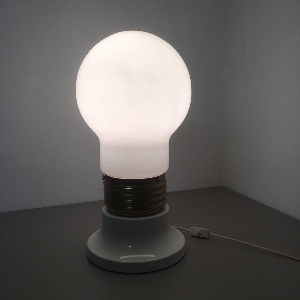 Mid-Century Modern Lampe de bureau/lampe à pied en verre géant italienne moderniste vintage des années 1970 en vente