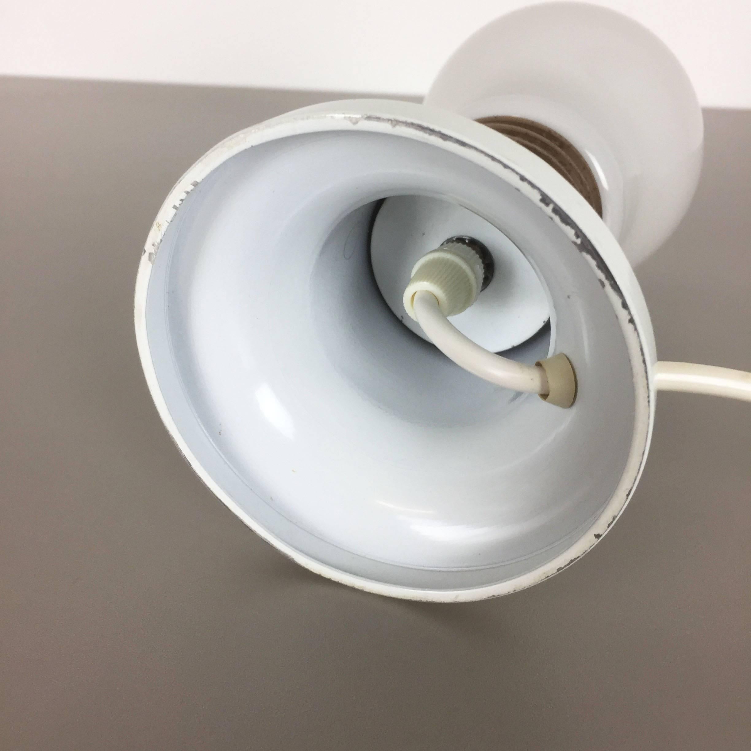 Petite lampe de bureau italienne à ampoule en verre moderniste et vintage des années 1970, Italie en vente 3