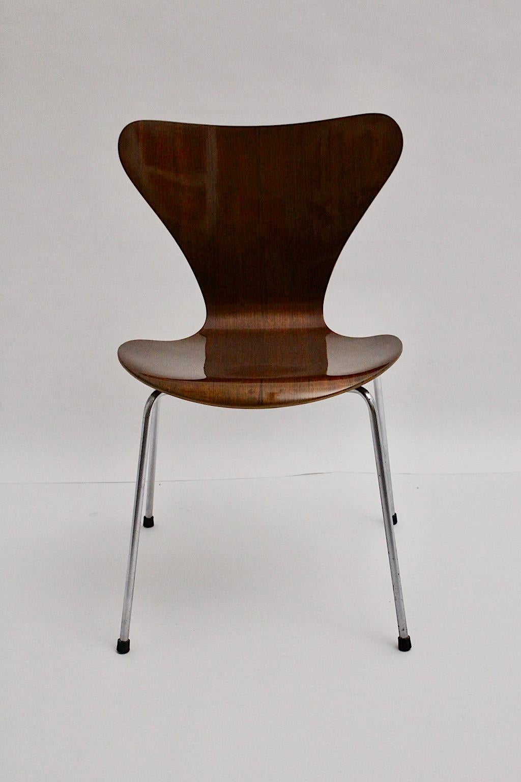 Modernist Vintage Brown Four Dining Chairs Arne Jacobsen 3107 circa 1955 Denmark For Sale 6
