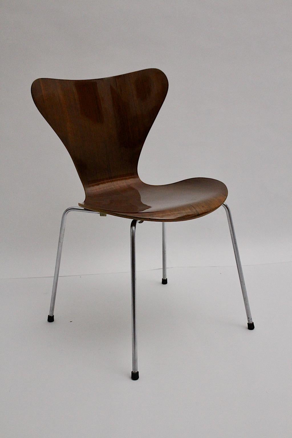 Modernist Vintage Brown Four Dining Chairs Arne Jacobsen 3107 circa 1955 Denmark For Sale 7