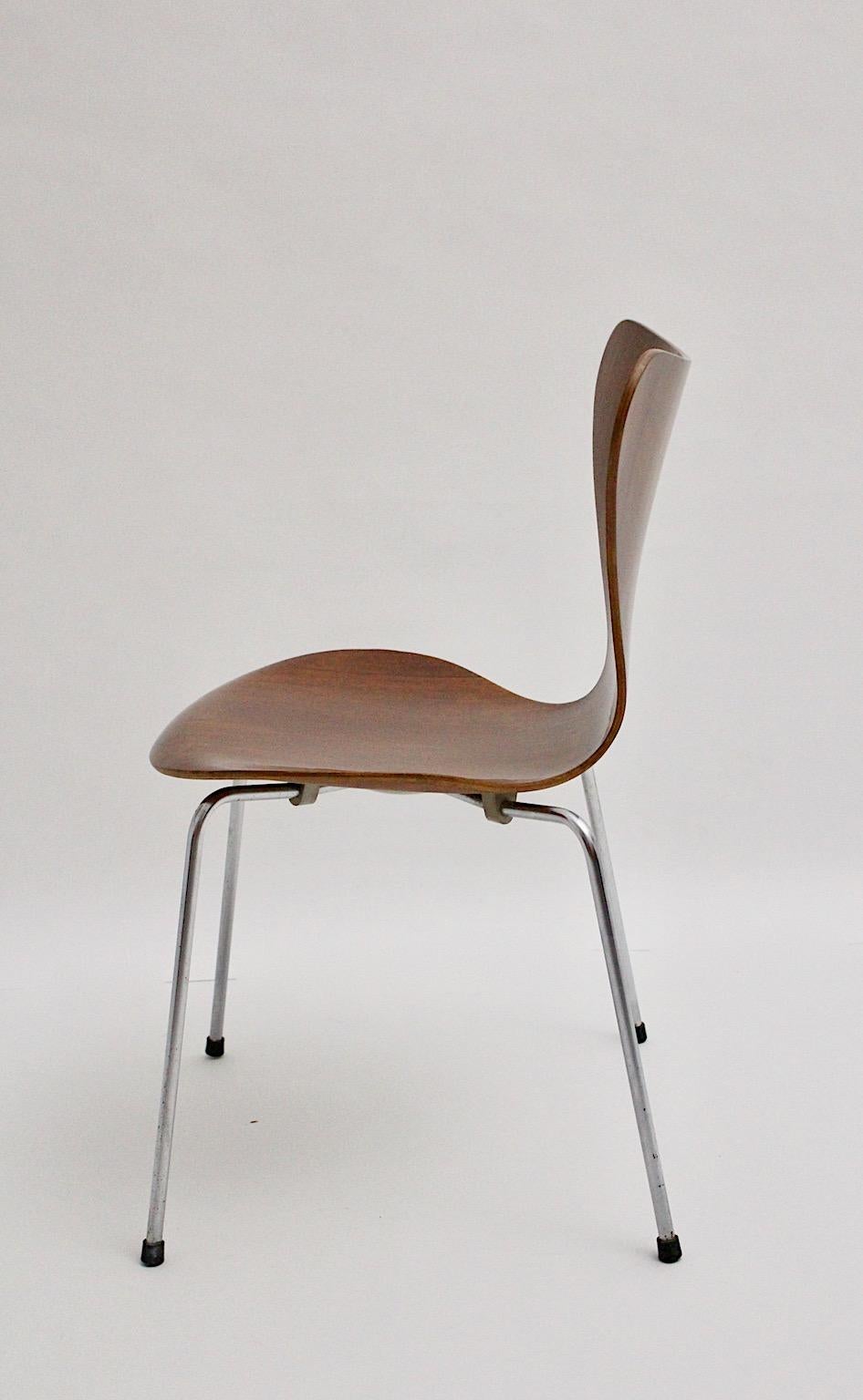 Modernist Vintage Brown Four Dining Chairs Arne Jacobsen 3107 circa 1955 Denmark For Sale 8