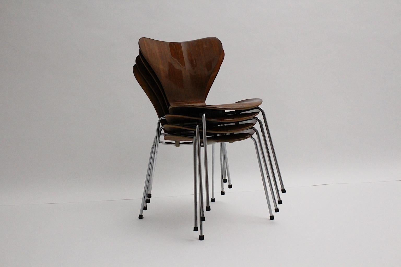 Modernist Vintage Brown Four Dining Chairs Arne Jacobsen 3107 circa 1955 Denmark In Good Condition For Sale In Vienna, AT