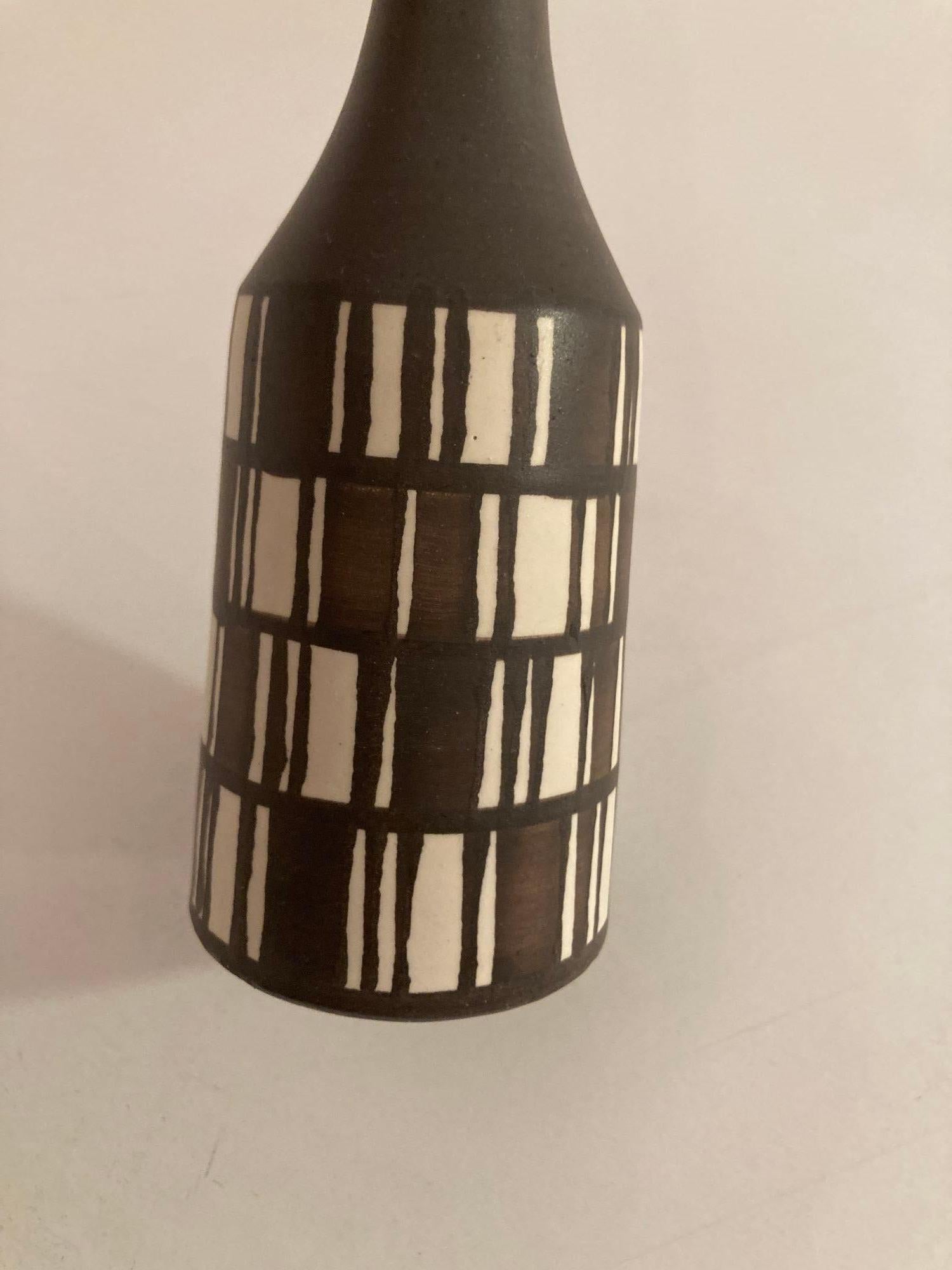 Modernist Vintage Ceramic Vase, Italy 1960's. In Good Condition For Sale In North Hollywood, CA