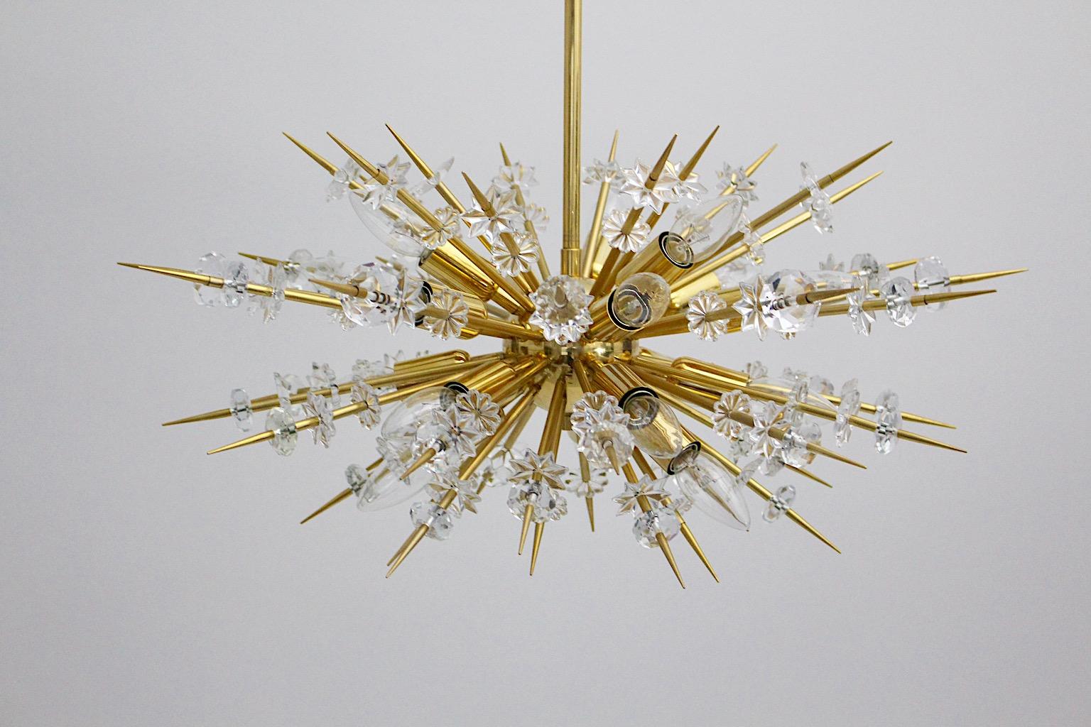 Modernist vintage sputnik chandelier or pendant from gold plated metal and glass designed and executed by Bakalowits & Soehne, Vienna, Austria 1972.
This wonderful and high quality chandelier sputnik like chandelier with the data number 93456/18/65