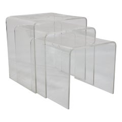 Tavolini a cascata in lucite d'epoca Modernista Tavolini laterali anni '70 Italia