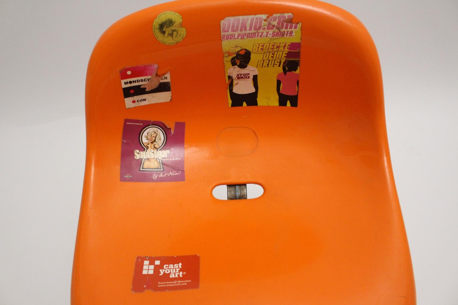Chaise en métal orange de l'ère spatiale des années 1970 en vente 3