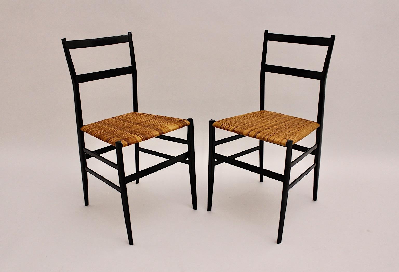 Bois Paire de chaises modernistes vintage Duo Superleggera de Gio Ponti Cassina, Italie, 1957 en vente