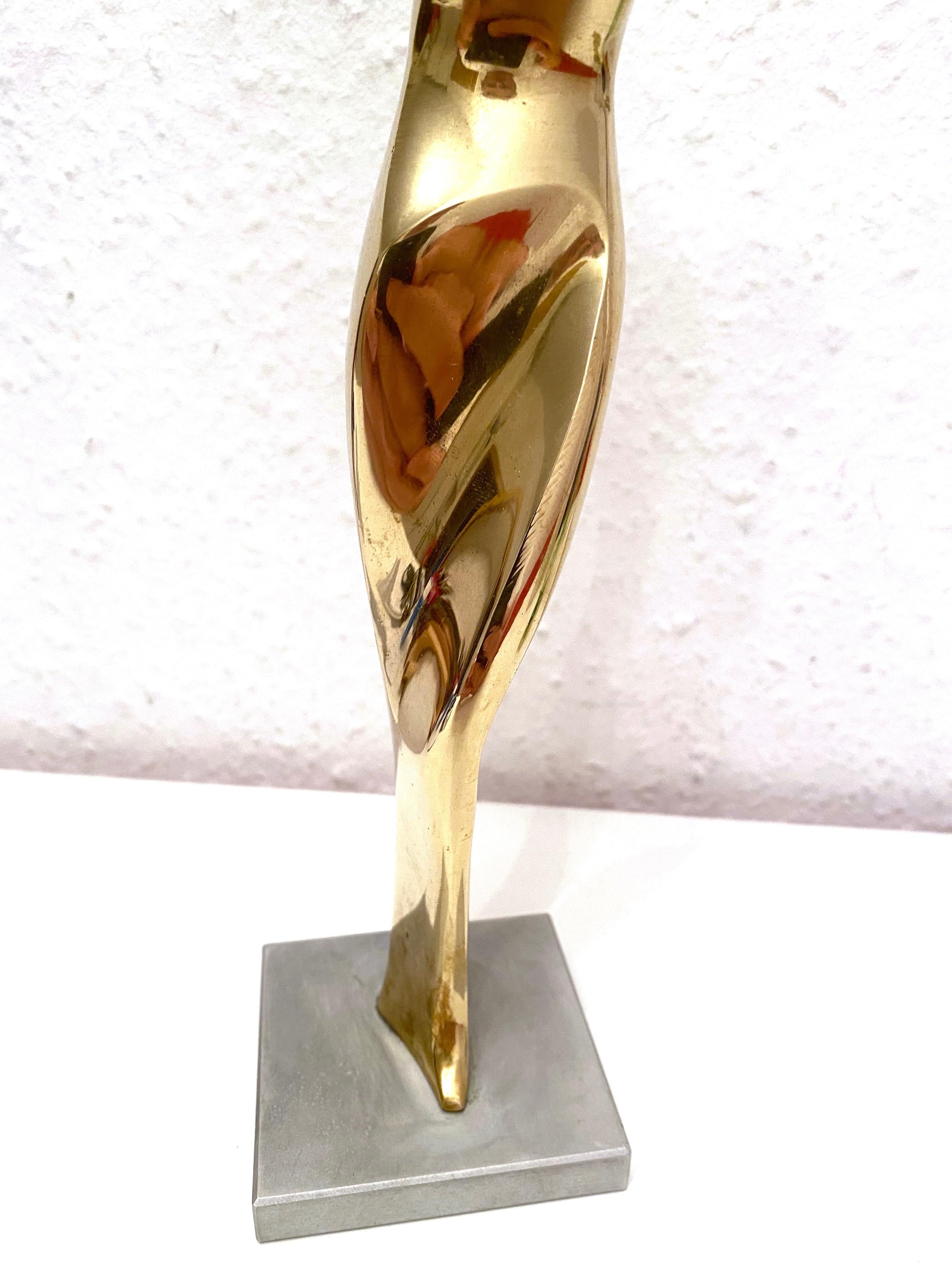Fine XX secolo Scultura modernista d'epoca in ottone lucido con torso femminile di Venere astratto in vendita