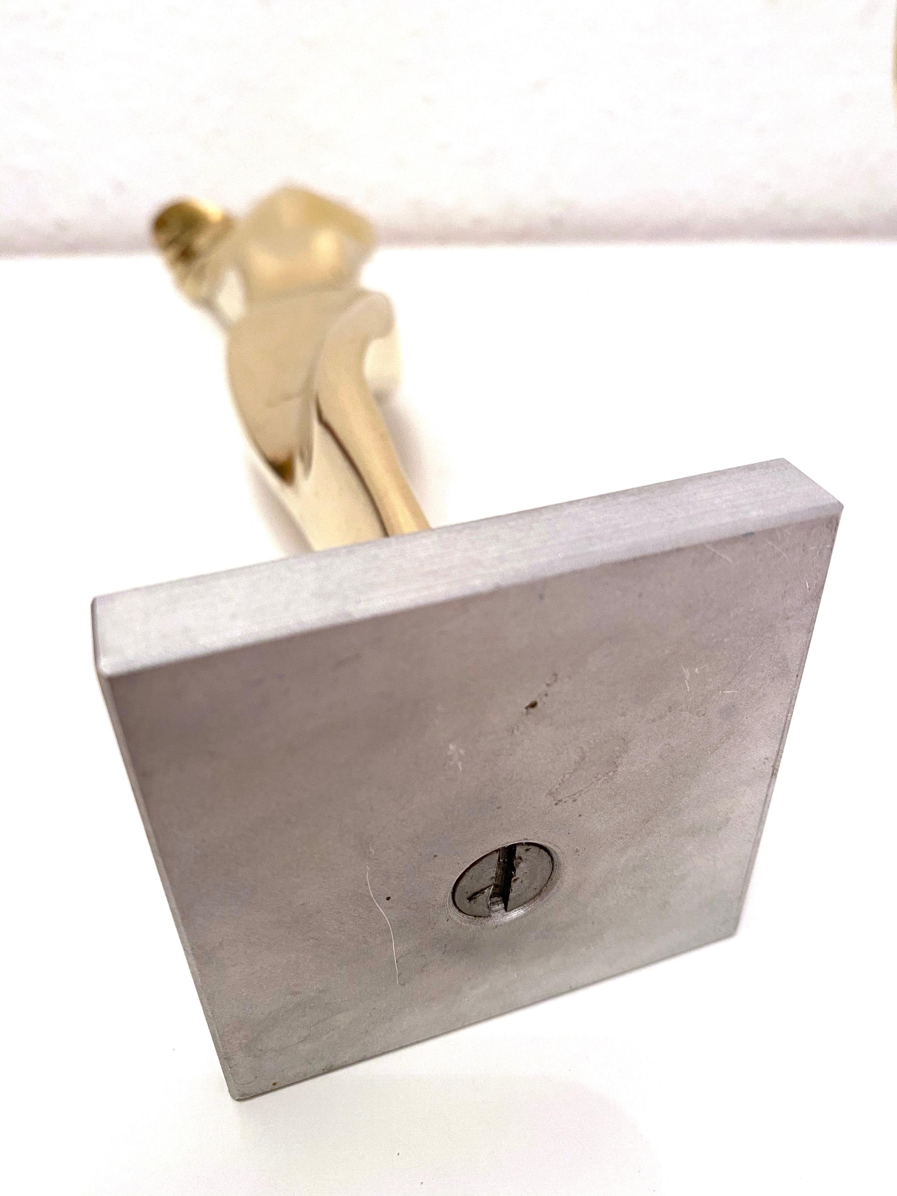 Alluminio Scultura modernista d'epoca in ottone lucido con torso femminile di Venere astratto in vendita