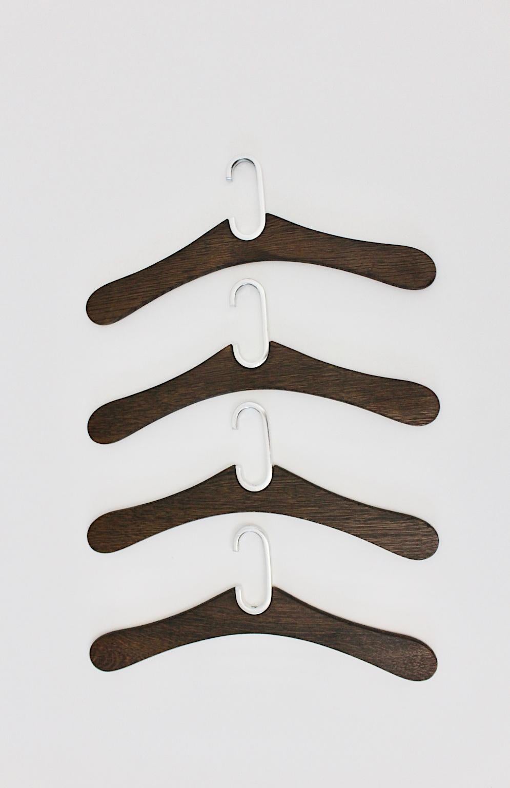 Modernist Vintage Set of Six Oak Cloth Hangers, Austria, 1970s In Good Condition For Sale In Vienna, AT