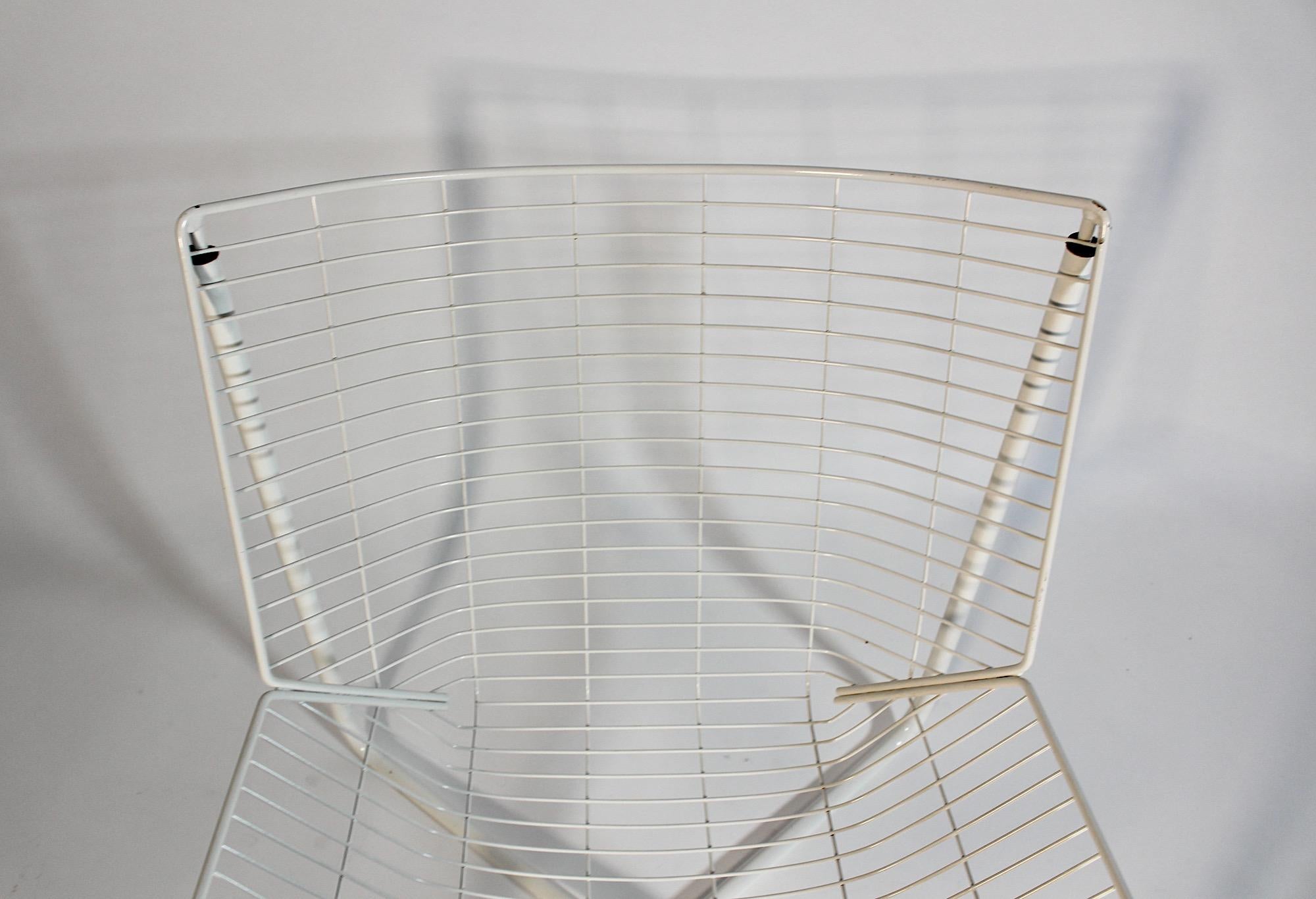 Silla de salón modernista vintage de metal blanco Niels Gammelgaard 1983 Suecia en venta 3