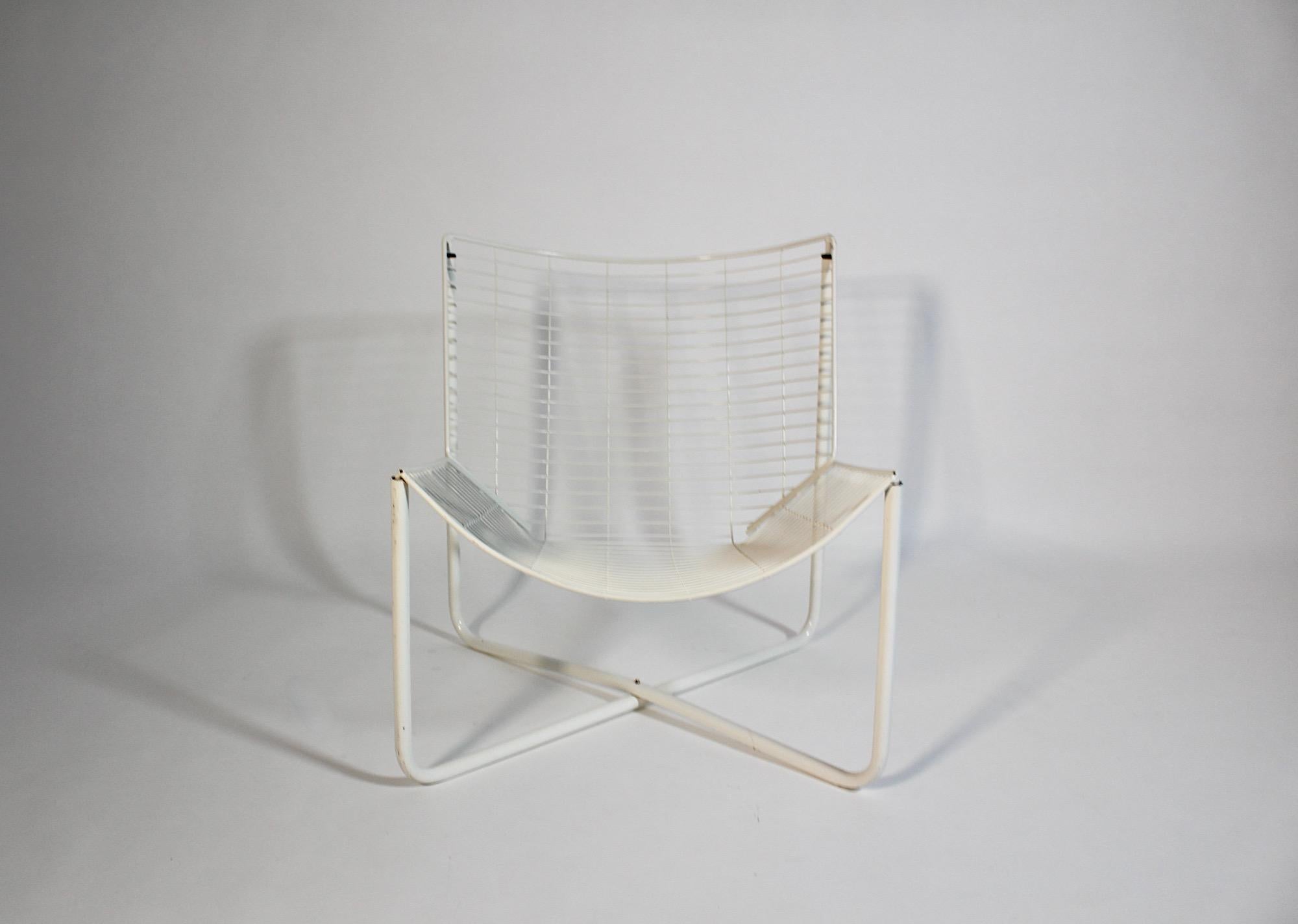 Silla de salón modernista vintage de metal blanco Niels Gammelgaard 1983 Suecia finales del siglo XX en venta