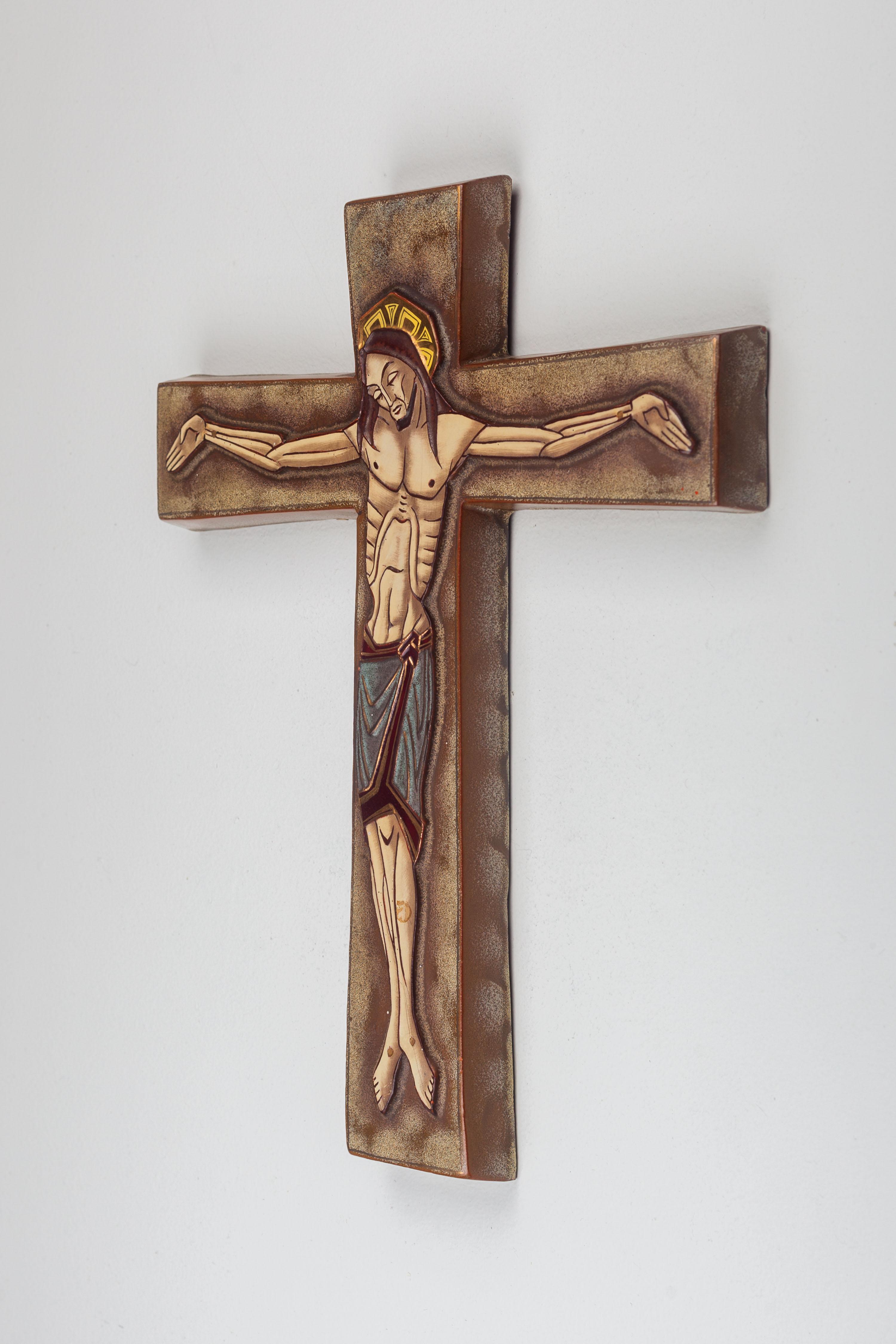 Wandkreuz der Moderne, Jesus, Goldakzente, europäische Keramik (Art déco) im Angebot