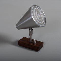 Lámpara de pared modernista