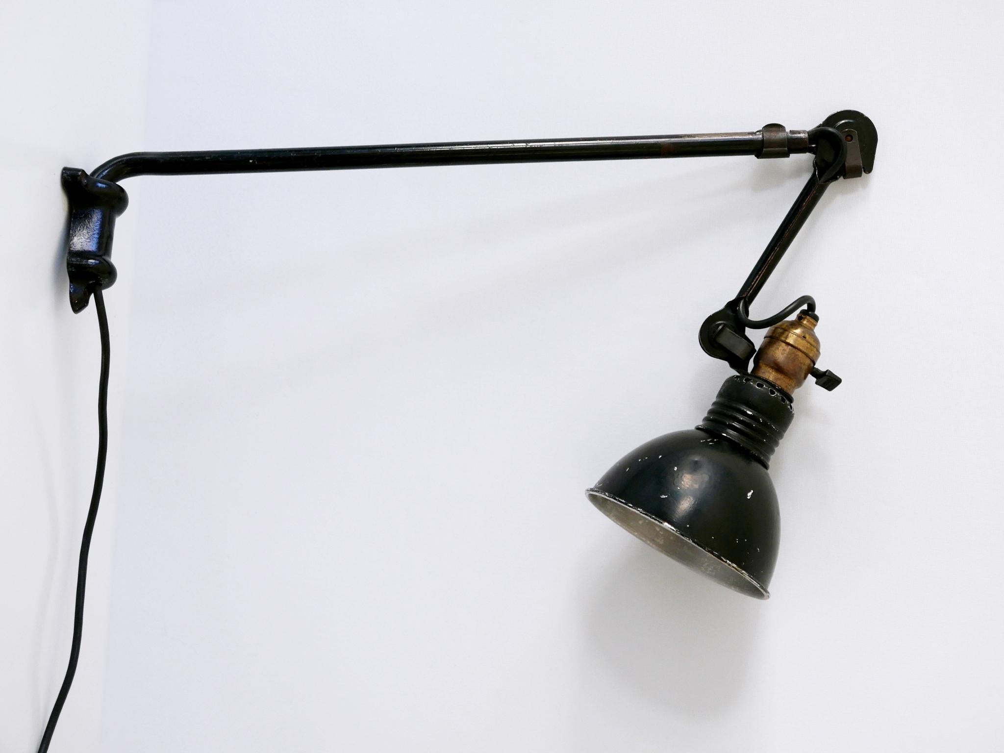 Émaillé Lampe murale moderniste Modèle 203 de Bernard-Albin Gras pour Gras, France, années 1920