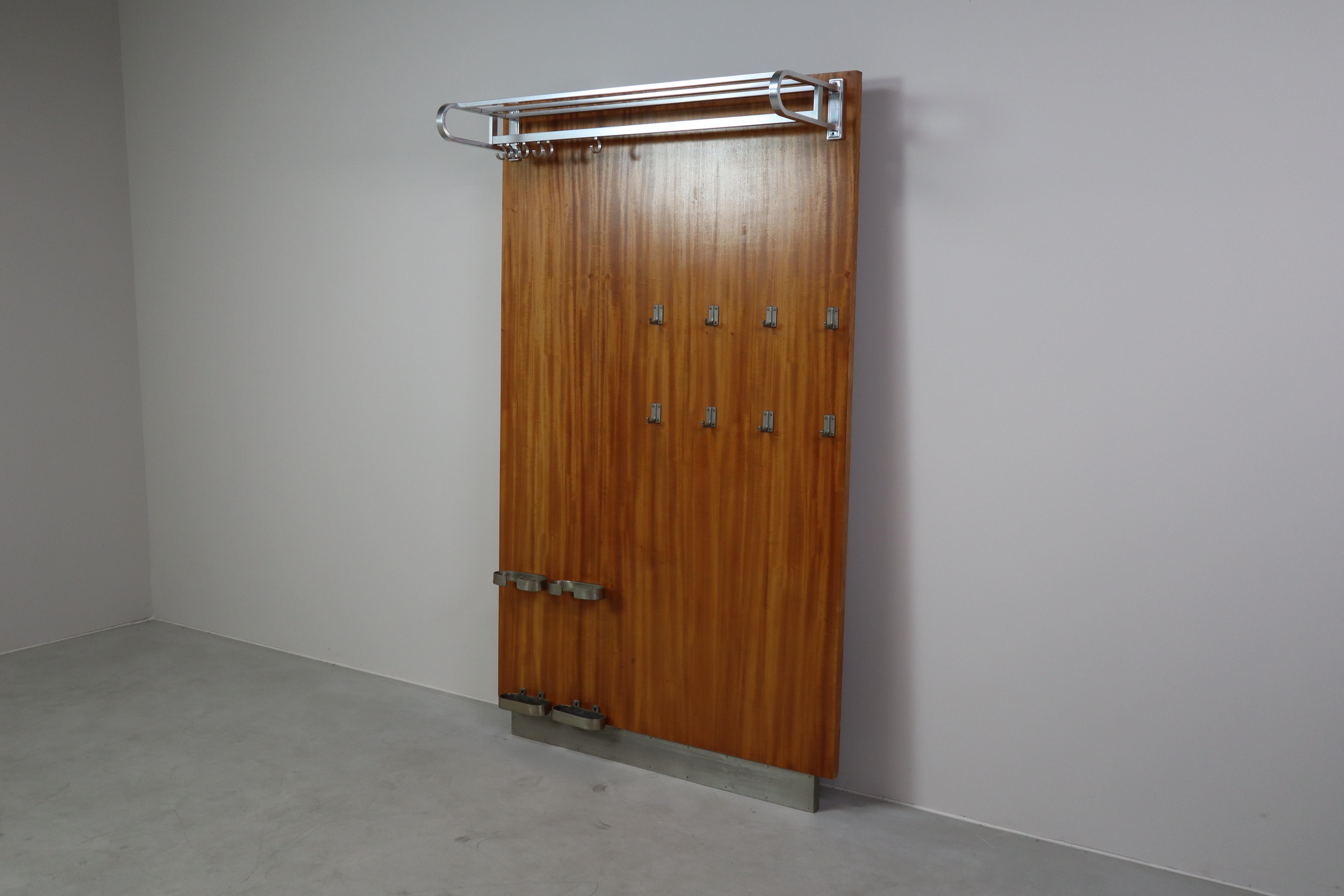 Modernist wall-mounted cloakroom in Teak, Aluminium & Nickel-plated Brass, 1950s For Sale 8
