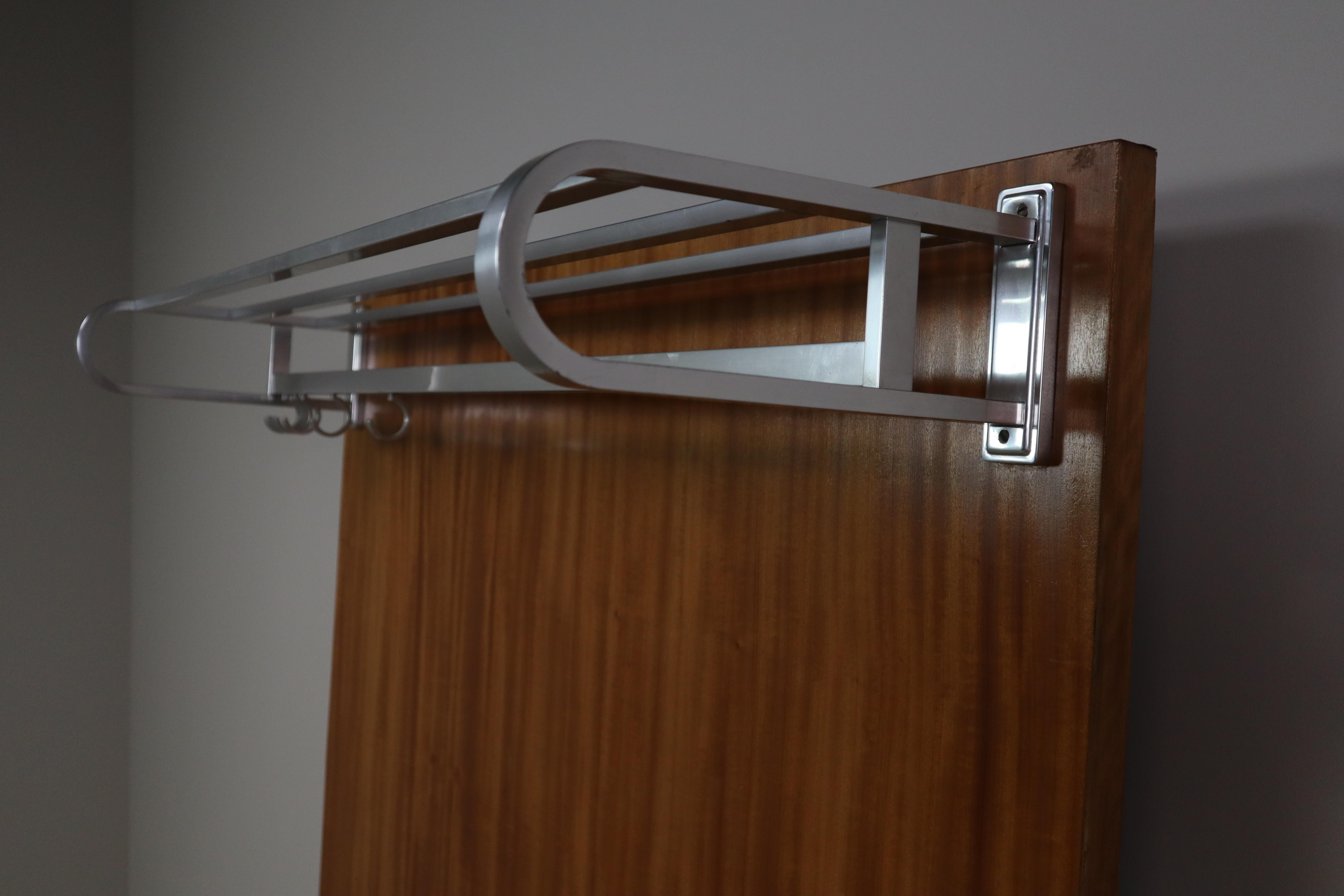 Modernist wall-mounted cloakroom in Teak, Aluminium & Nickel-plated Brass, 1950s In Good Condition For Sale In Langemark-Poelkapelle, BE