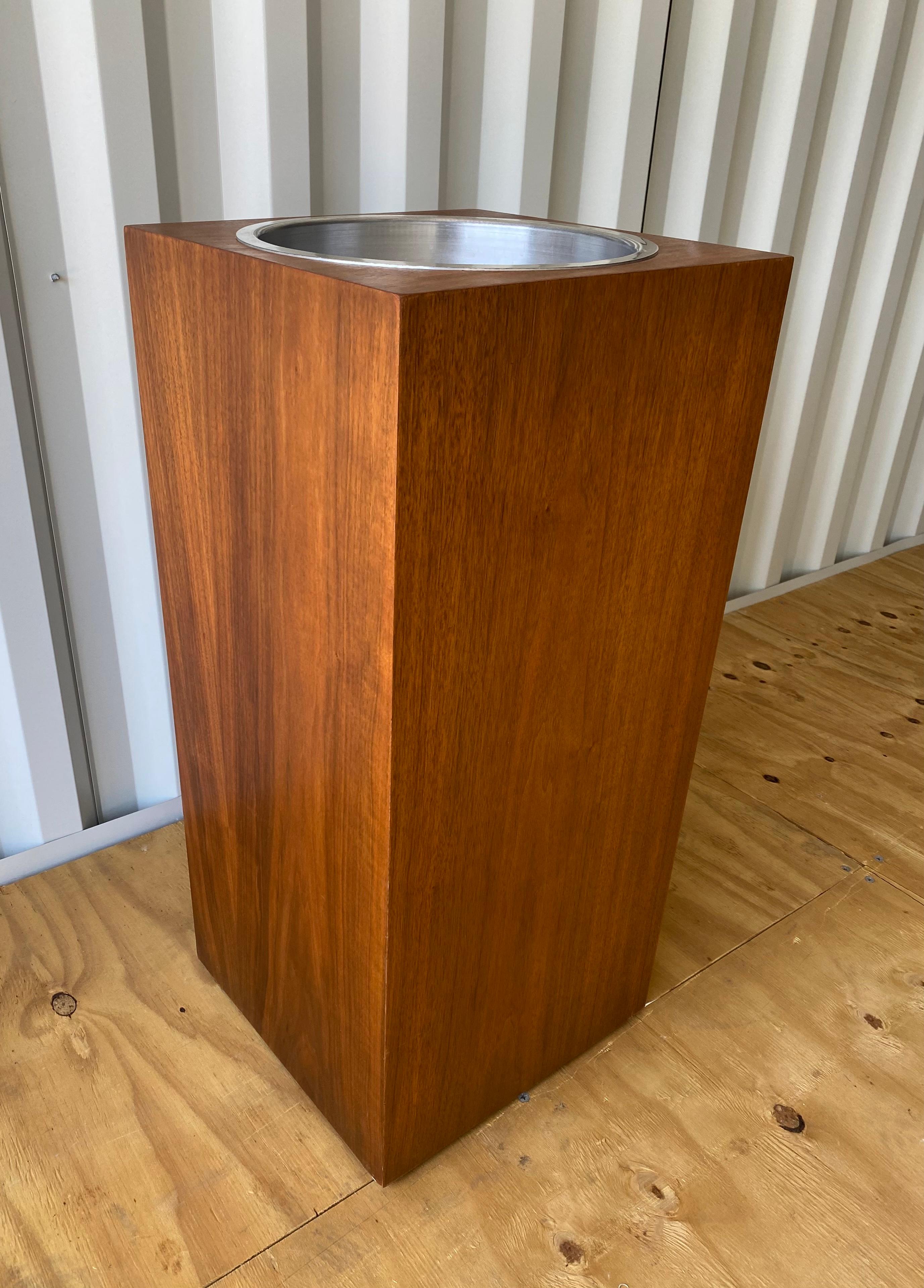 Mid-Century Modern Modernist Walnut and Aluminum Architectural Planters by Habitat International For Sale
