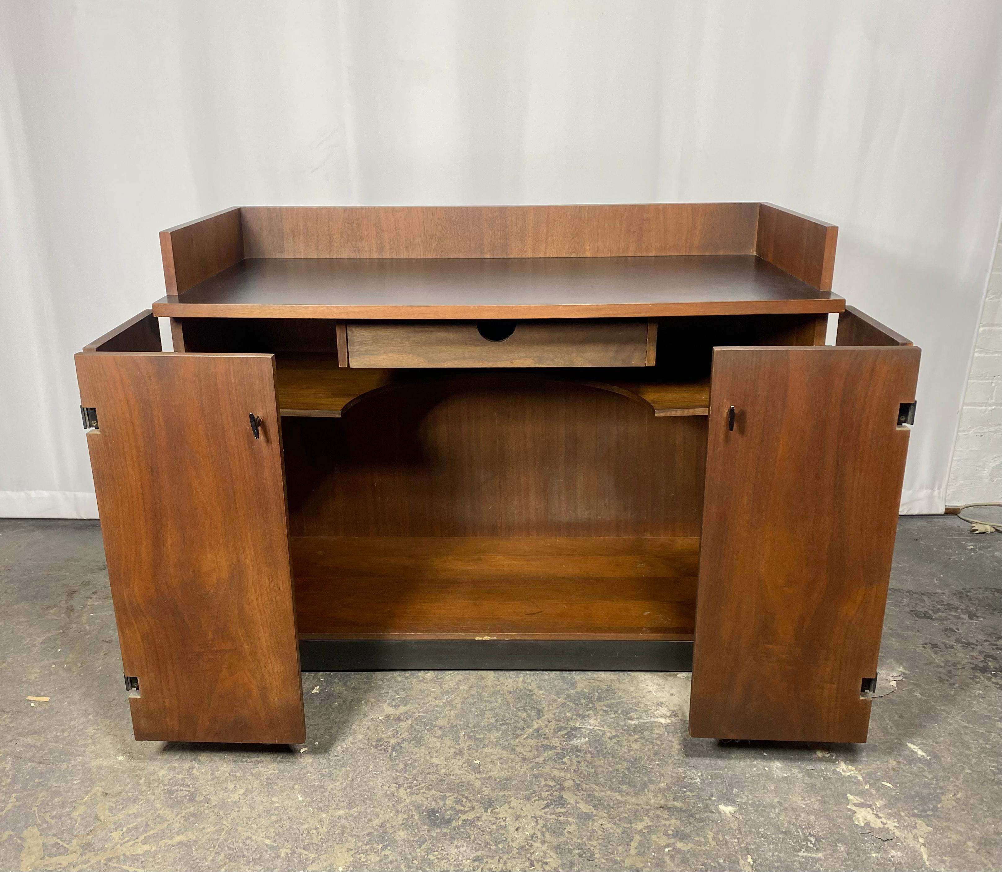 Mid-Century Modern Modernist Walnut Bar Cart / Cabinet on Casters by Milo Baughman For Sale