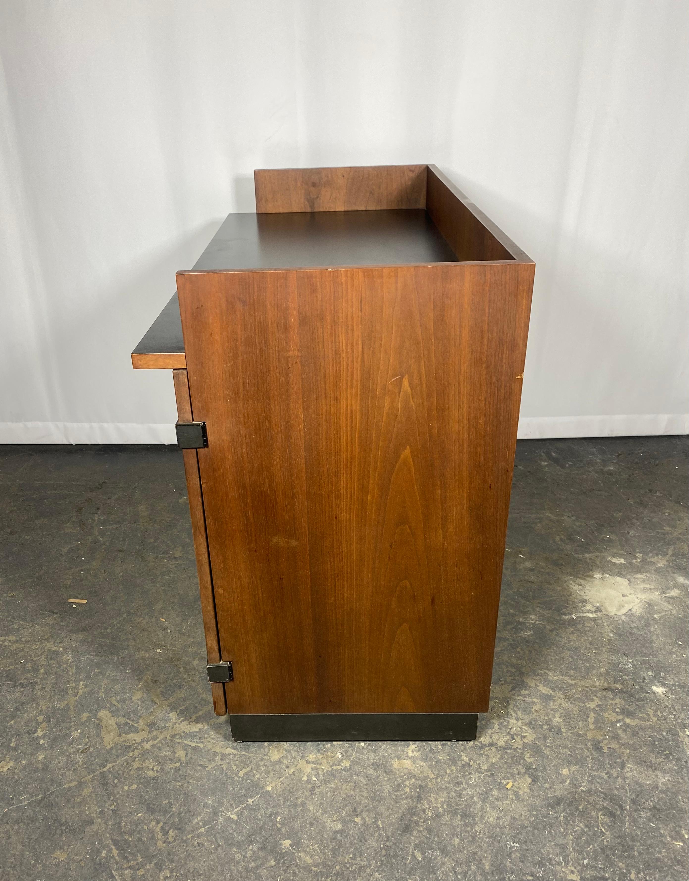 American Modernist Walnut Bar Cart / Cabinet on Casters by Milo Baughman For Sale