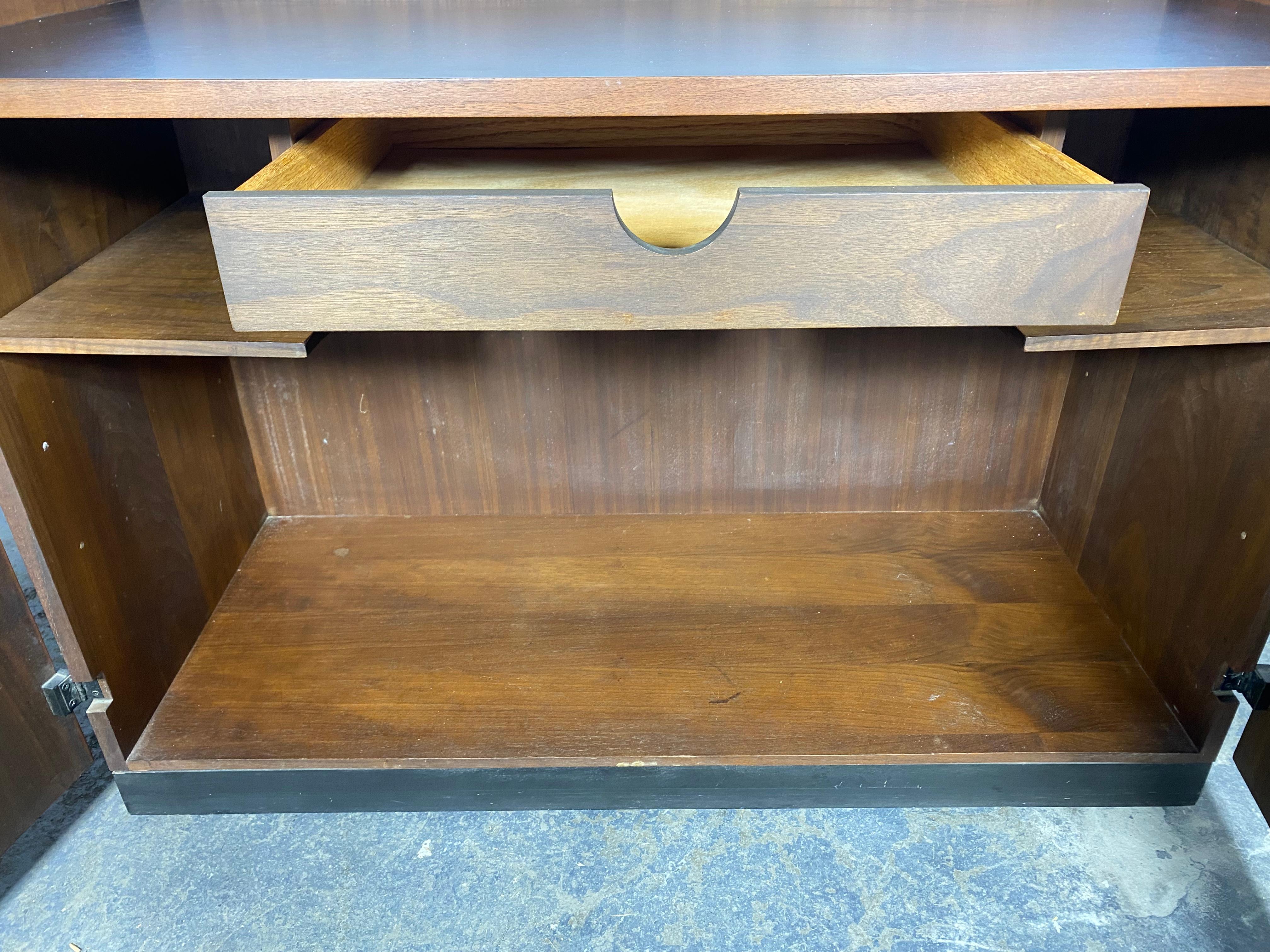 Modernist Walnut Bar Cart / Cabinet on Casters by Milo Baughman In Good Condition For Sale In Buffalo, NY