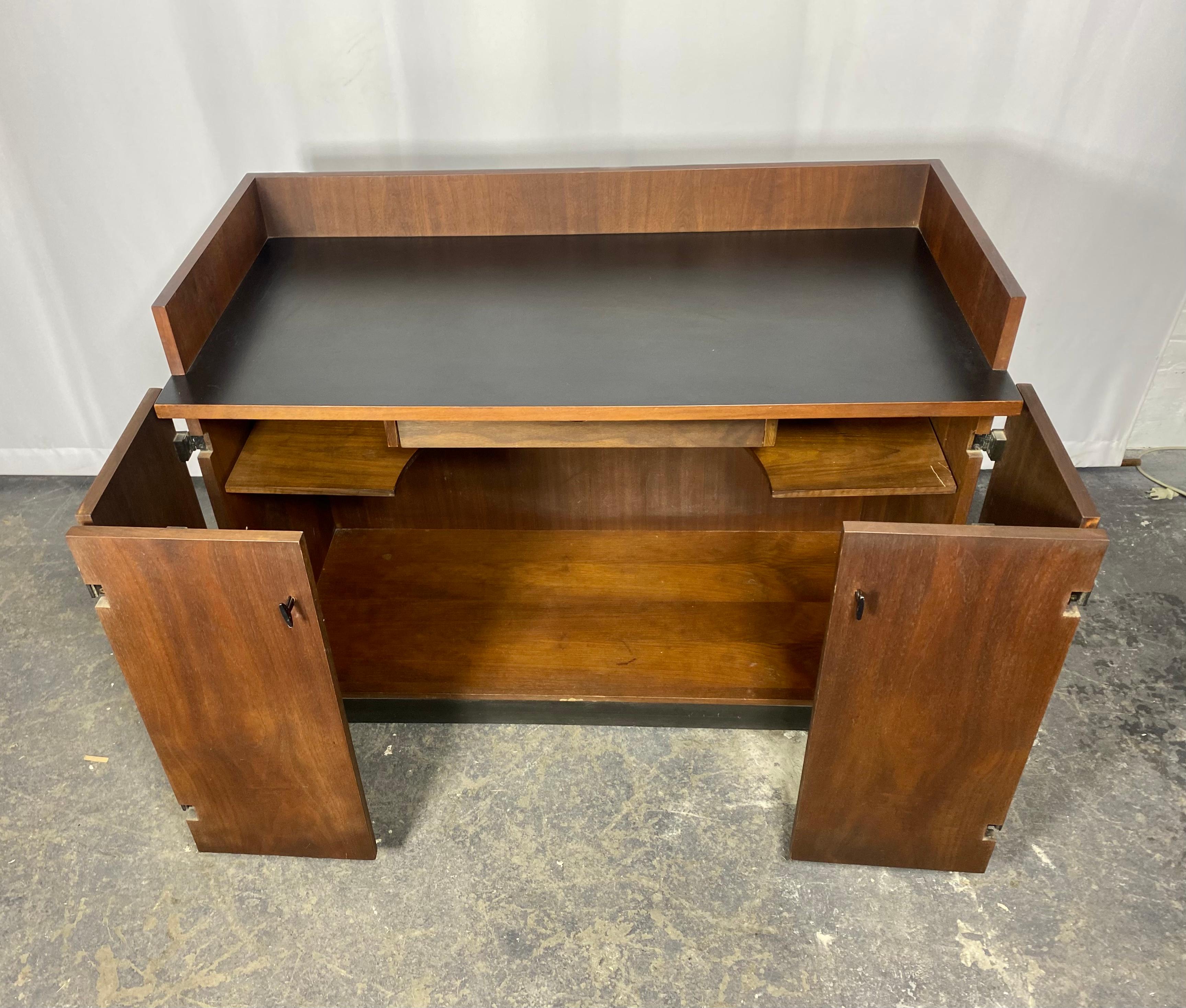Mid-20th Century Modernist Walnut Bar Cart / Cabinet on Casters by Milo Baughman For Sale