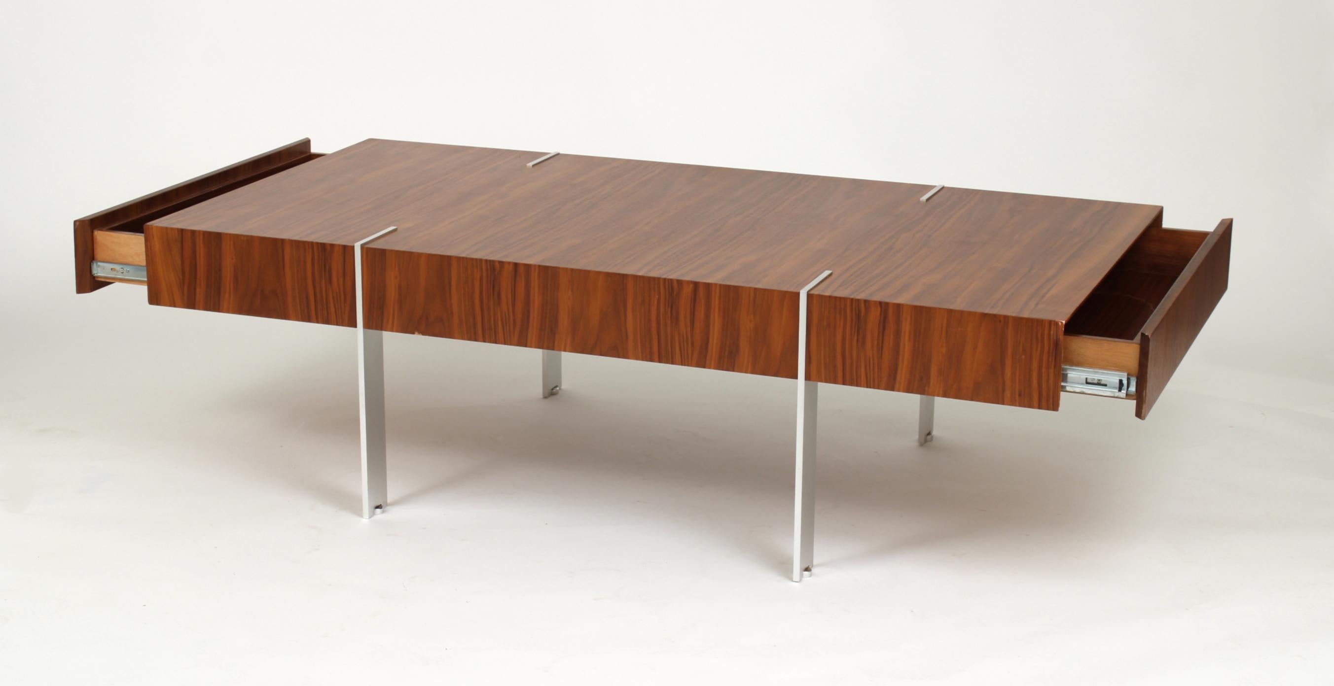 Modernist Walnut Coffee Table, 1980s In Good Condition For Sale In St. Louis, MO