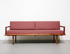 Modernistisches Daybed aus Nussbaumholz in der Art von Adrian Pearsall