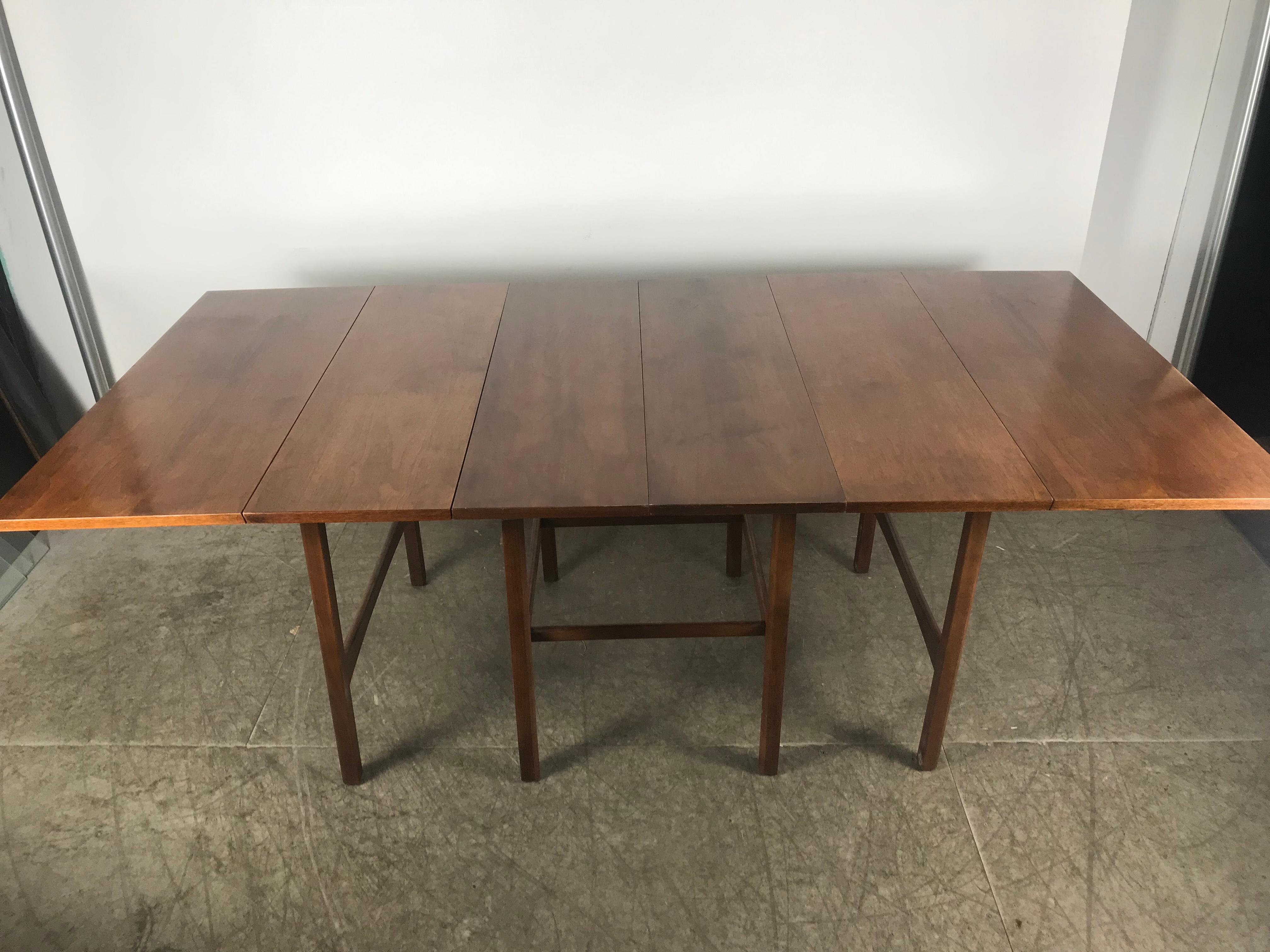 Modernist Walnut Dining Table, Merton Gershun for American of Martinsville For Sale 9