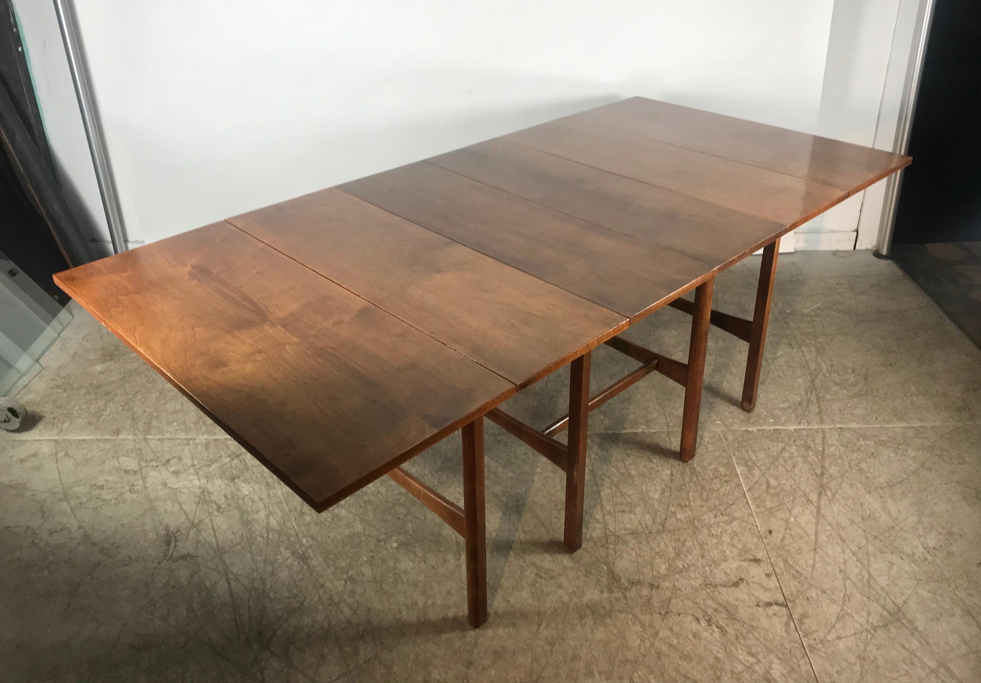 Modernist walnut dining table, Merton Gershun for American of Martinsville. Stunning dining table. Smart,versatile design. Perfect space saver. Totally closed measures 40