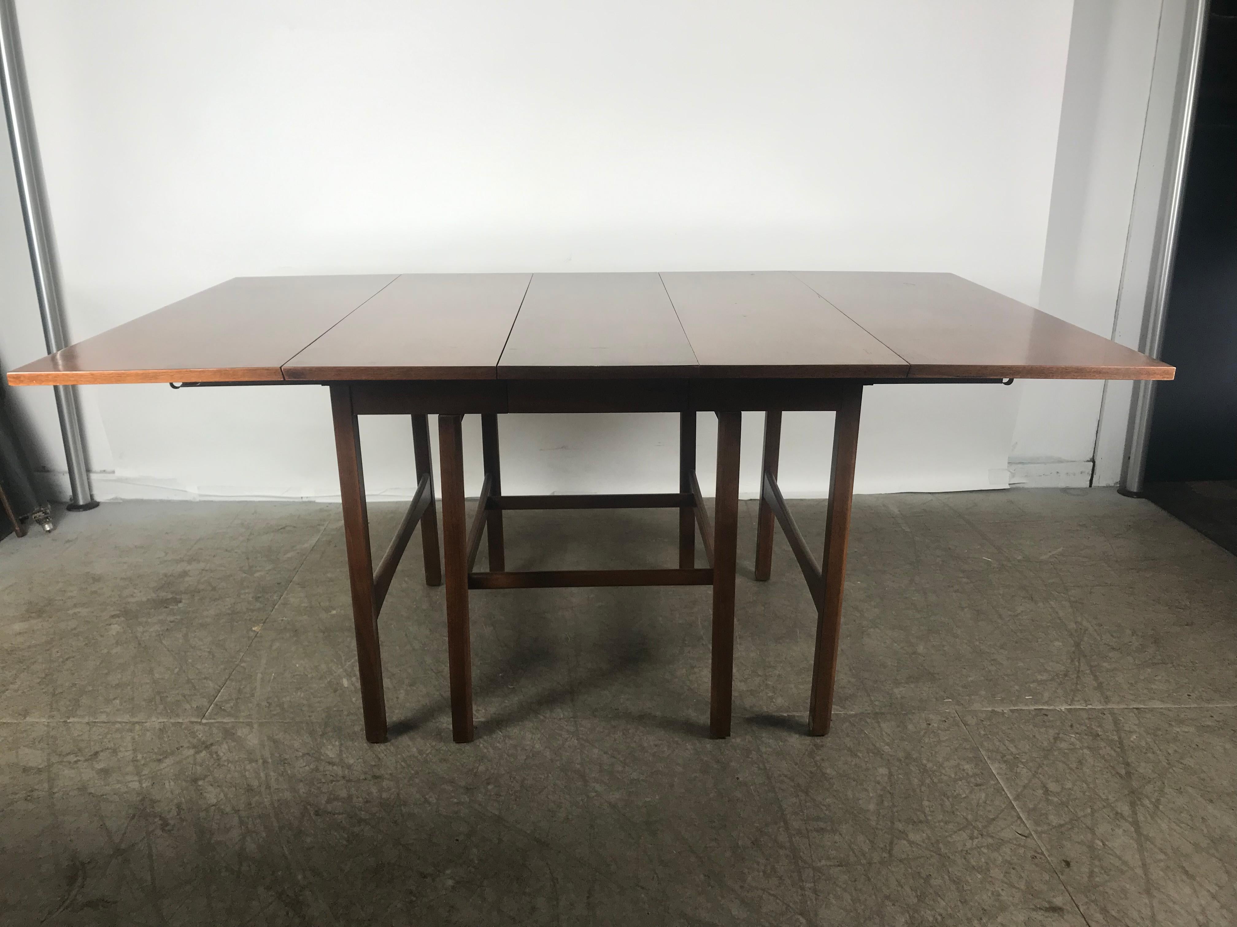 Modernist Walnut Dining Table, Merton Gershun for American of Martinsville In Good Condition For Sale In Buffalo, NY
