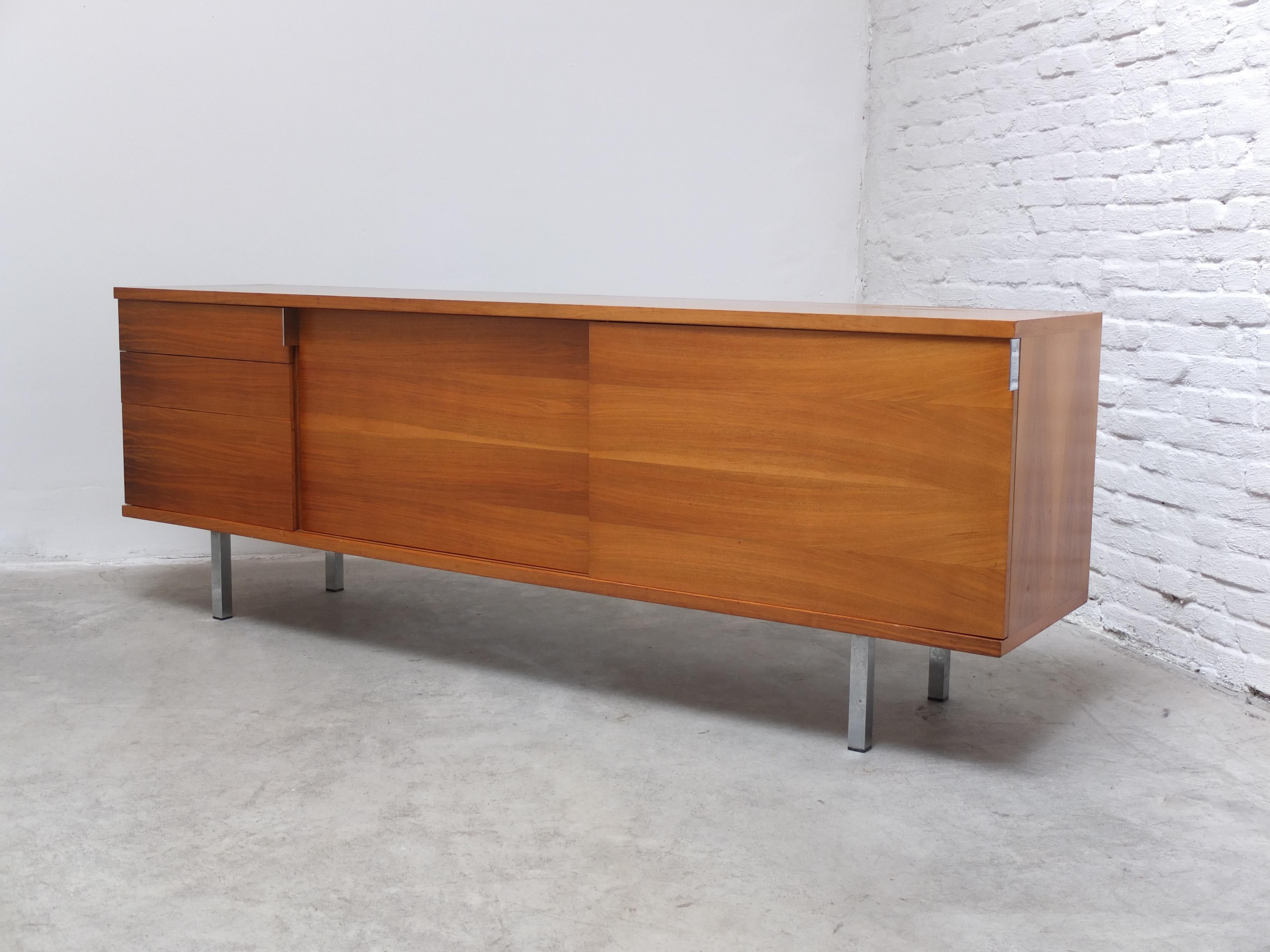 Modernist Walnut Sideboard by Hans Könecke for Tecta, 1960s In Good Condition In Antwerpen, VAN