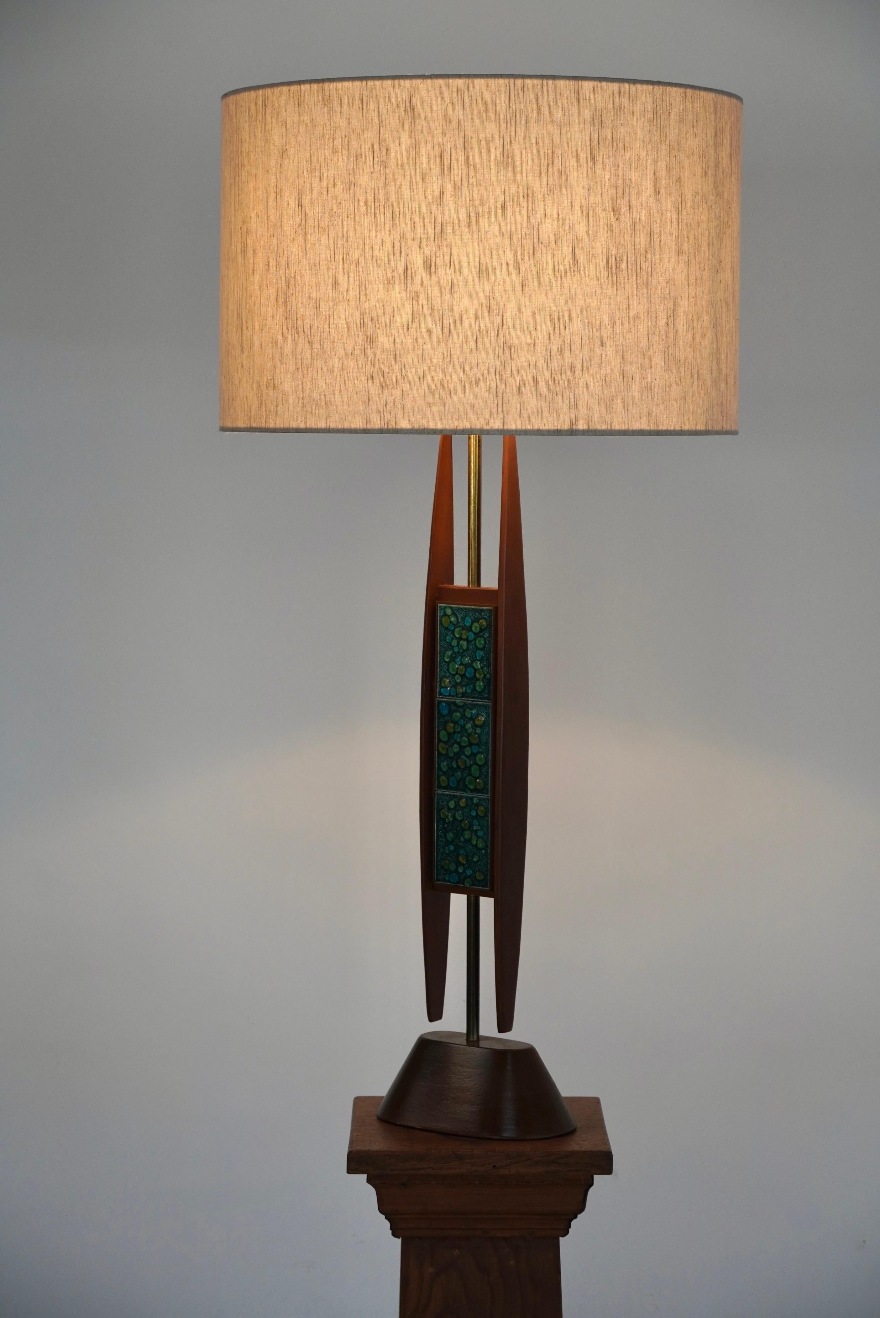 Mid-Century Modern Modernist Walnut with Enamel Table Lamp attributed to Modeline c1960s For Sale