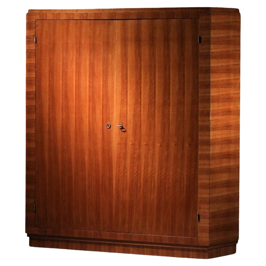 Armadio modernista anni '40-'50 in legno massiccio