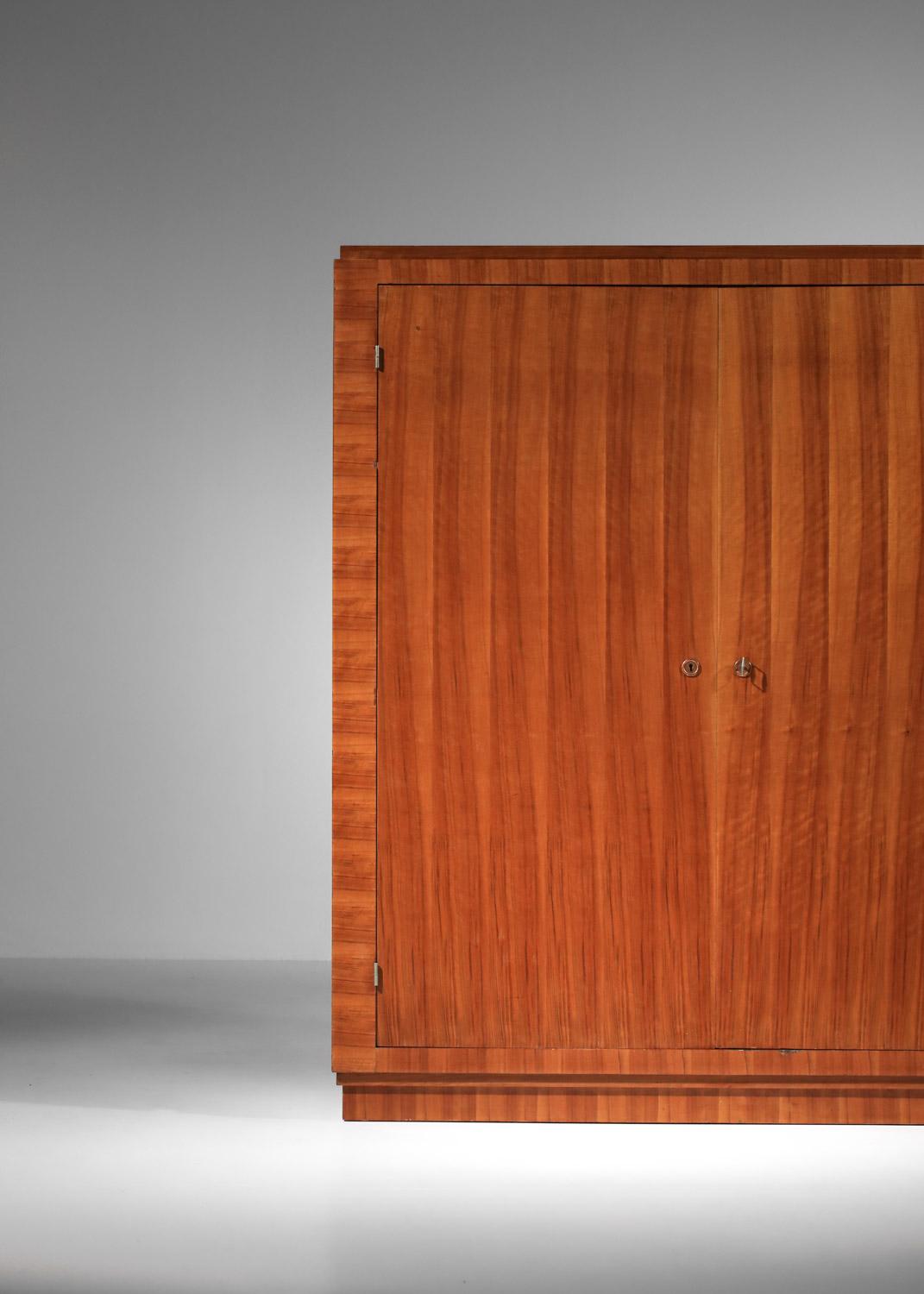 Armoire moderniste 40's 50's style Jean Royère bois massif  en vente 9
