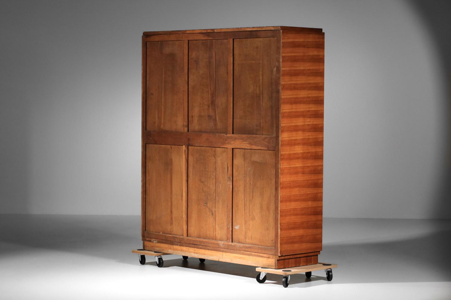 Armoire moderniste 40's 50's style Jean Royère bois massif  en vente 11