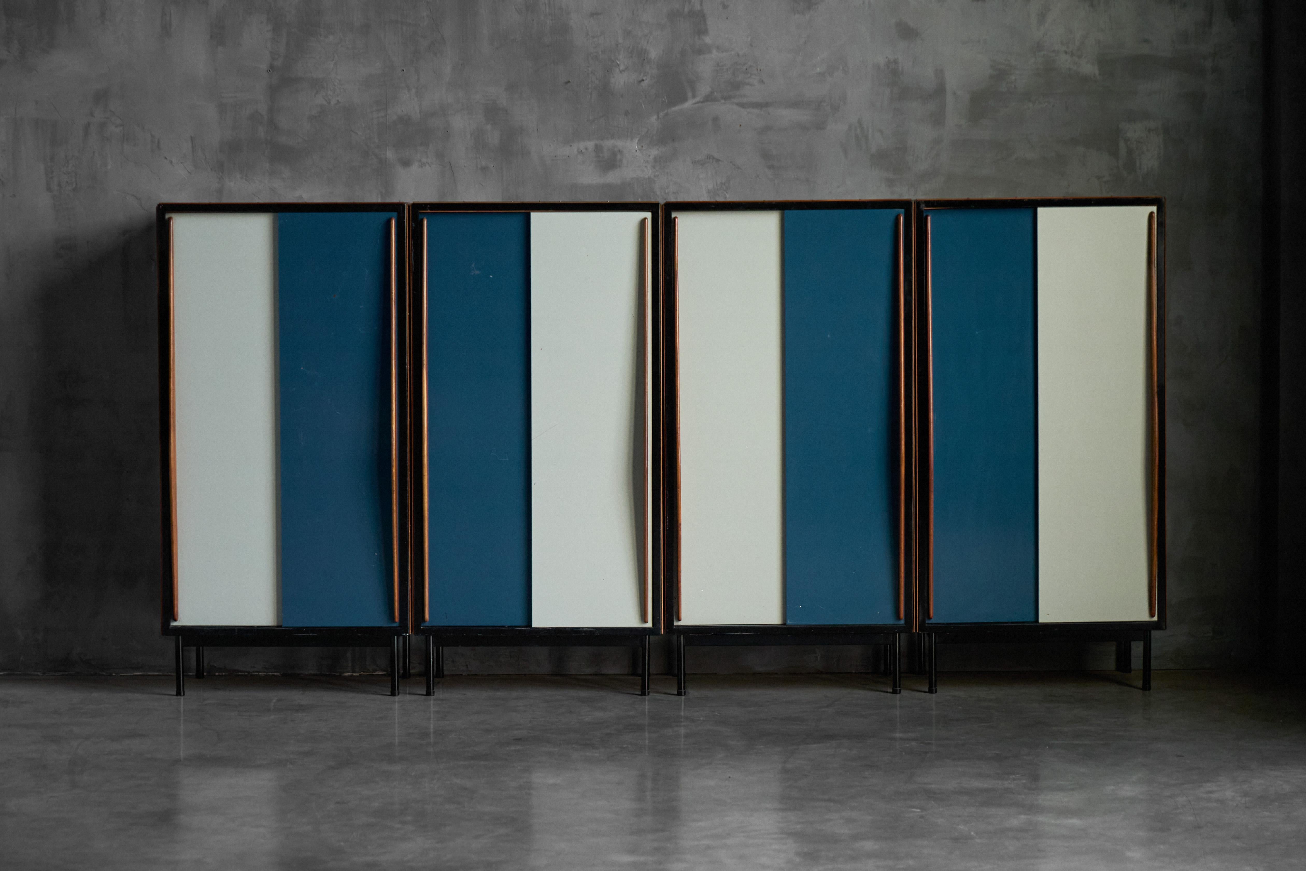 Mid-Century moderno Armadi modernisti di Willy Van Der Meeren per Tubax, Belgio, anni '50 in vendita