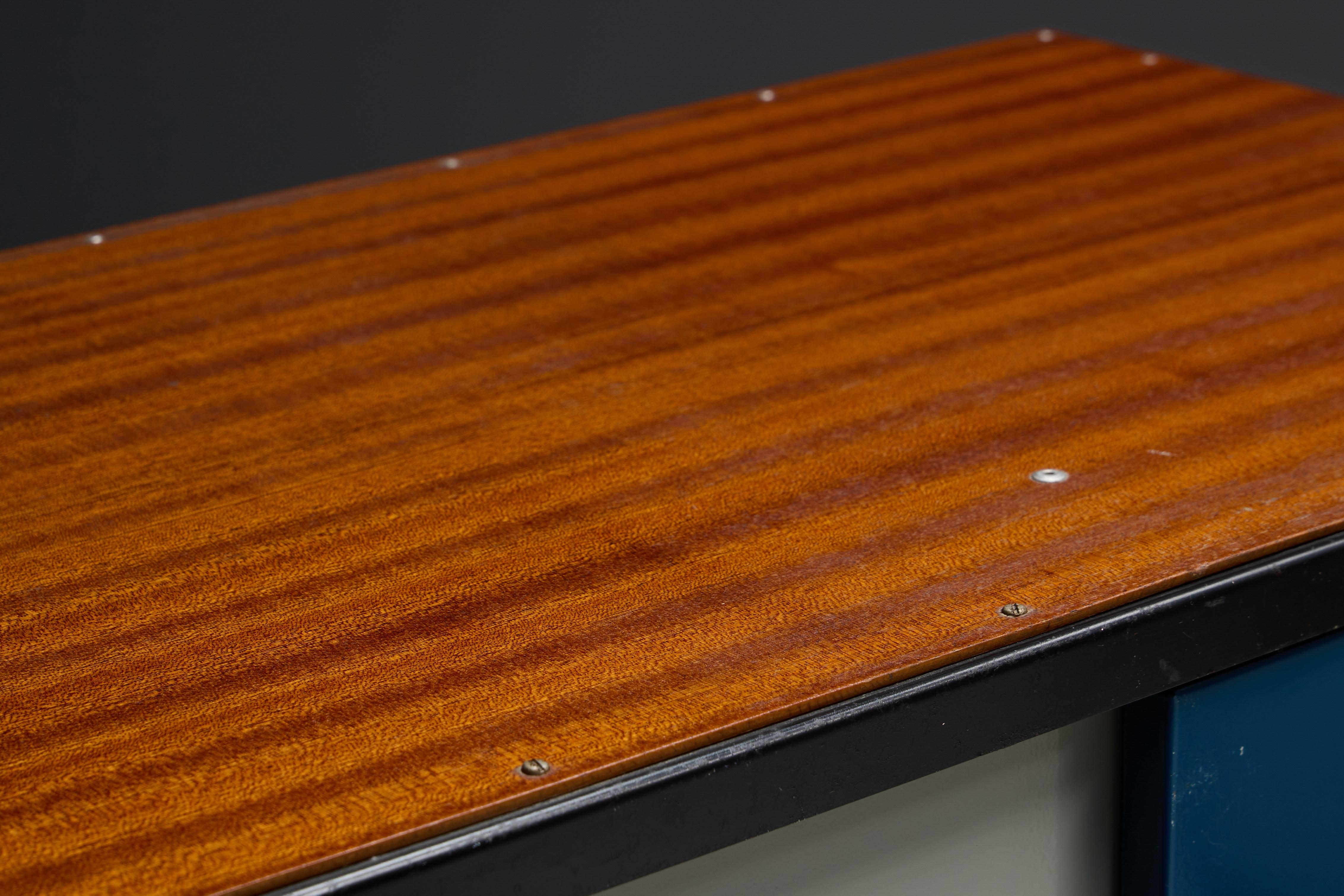 Metallo Armadi modernisti di Willy Van Der Meeren per Tubax, Belgio, anni '50 in vendita