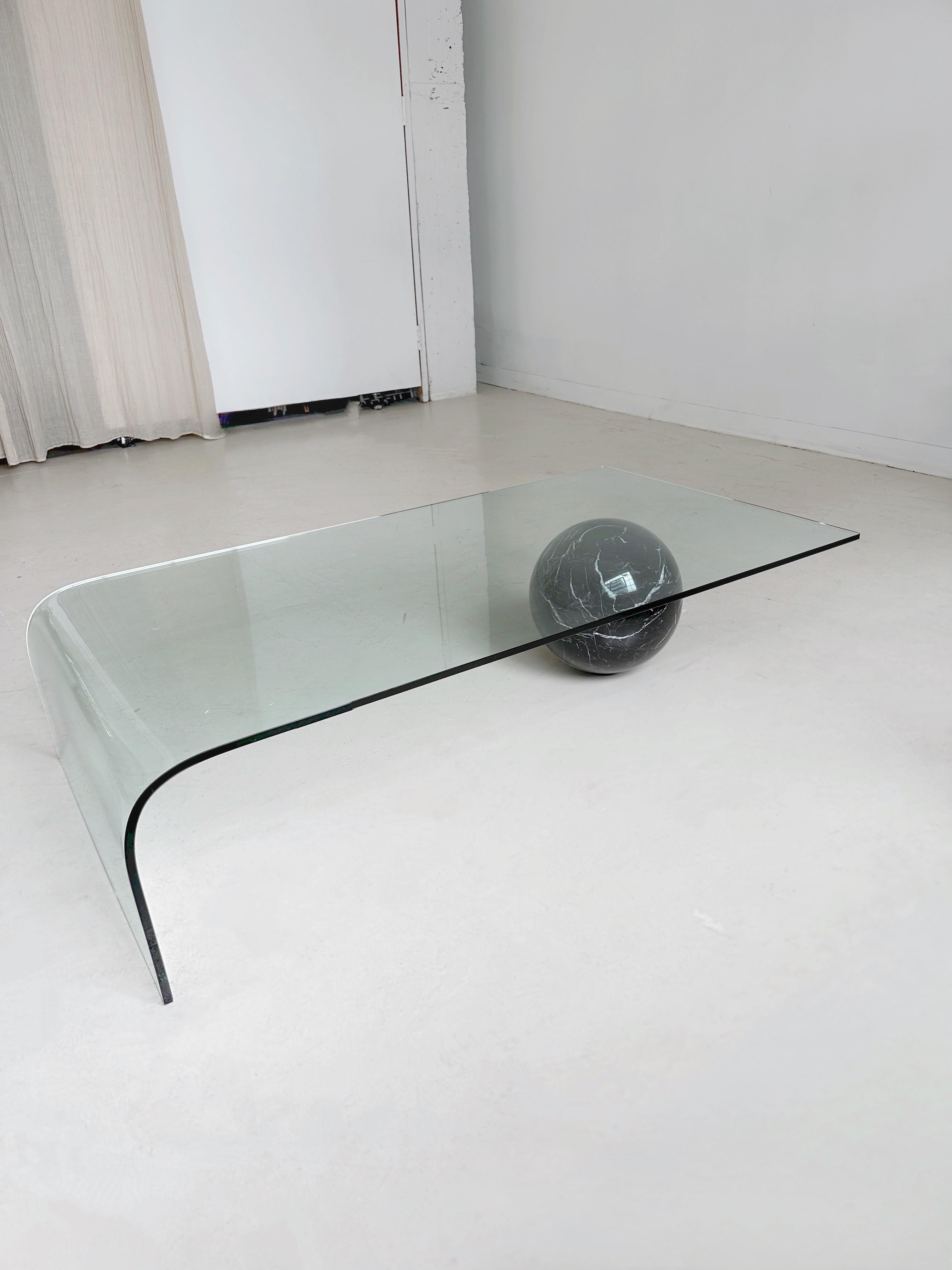 Modernistischer Couchtisch aus Wasserfallglas und schwarzem Marmorkugel von Cattelan Italia 4