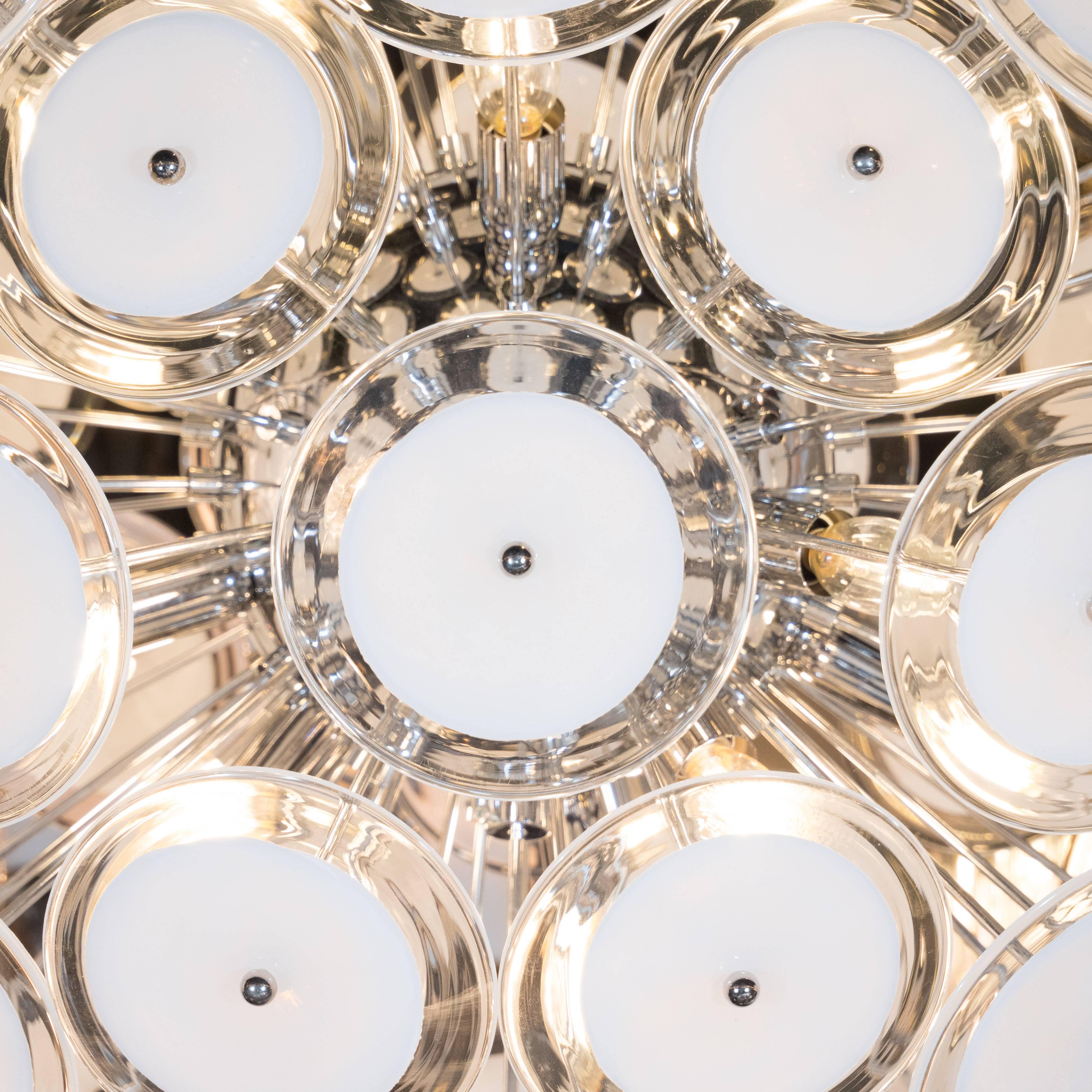 Lucidato Lampadario modernista di Murano a disco bianco e trasparente con struttura in nichel lucido in vendita