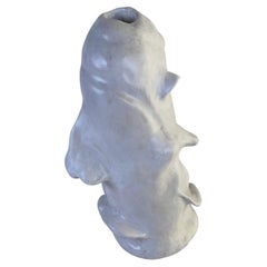 Abstrakte, figurative Skulptur aus weißer Keramik im modernistischen Stil, organische Kunstbüste aus dem Atelier