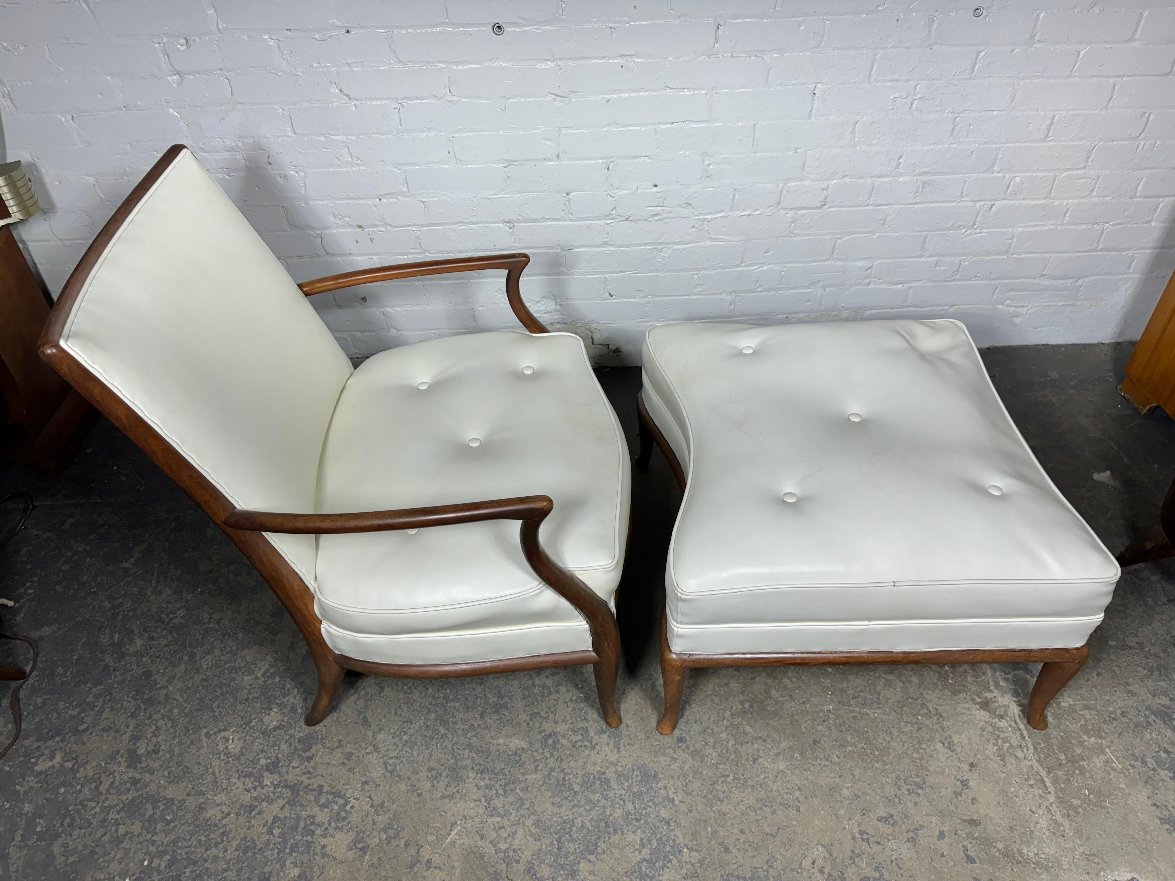 Fauteuil de salon et pouf moderniste en cuir blanc de T.H.Robsjohn- Gibbings en vente 4