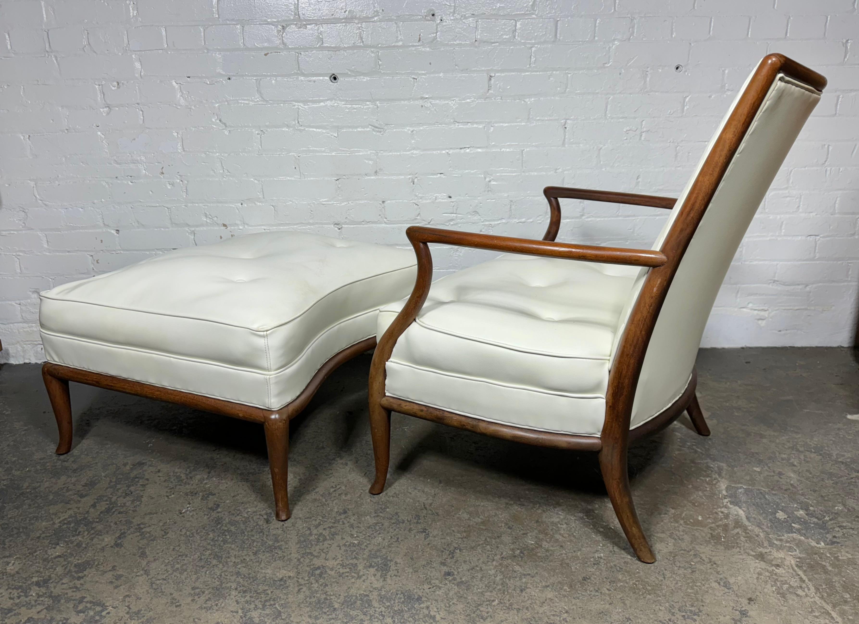 Américain Fauteuil de salon et pouf moderniste en cuir blanc de T.H.Robsjohn- Gibbings en vente