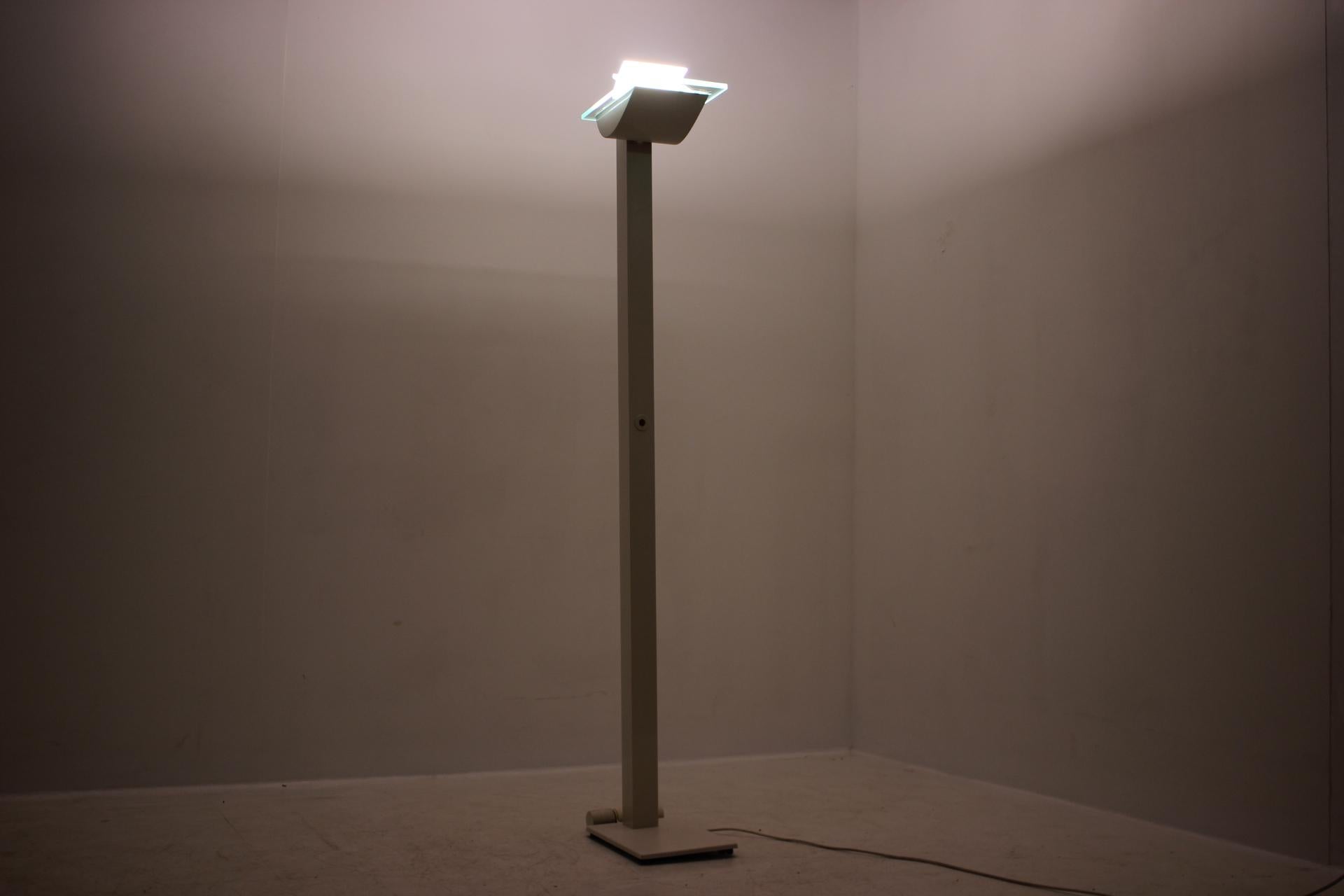 Modernist White Metal Floor Lamp by Hartmut Engel for Zumtobel, 1980s For Sale 10