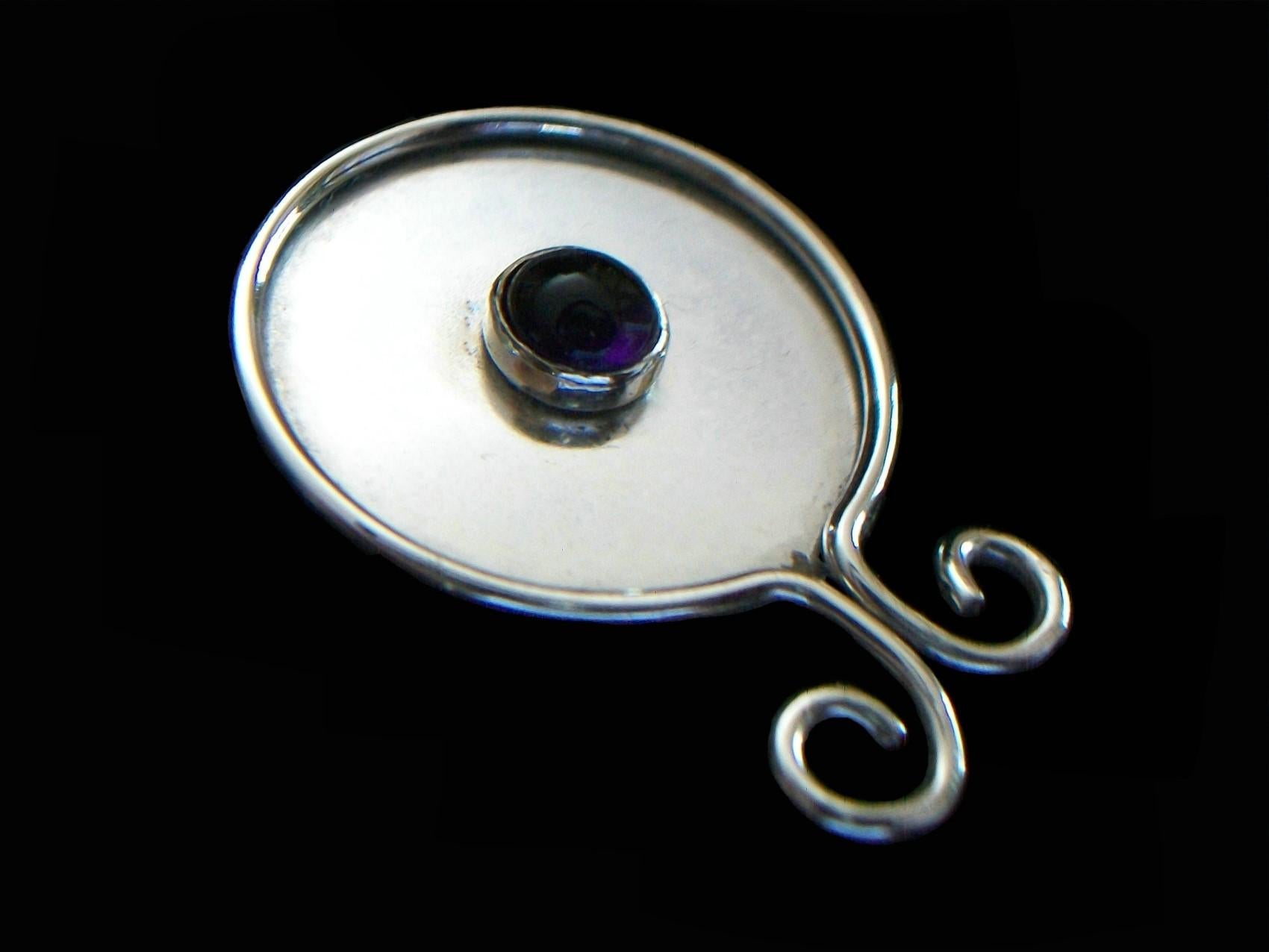 Modernist White Metal and Round Cabochon Amethyst Brooch, Unsigned, circa 1980s In Good Condition For Sale In Chatham, CA