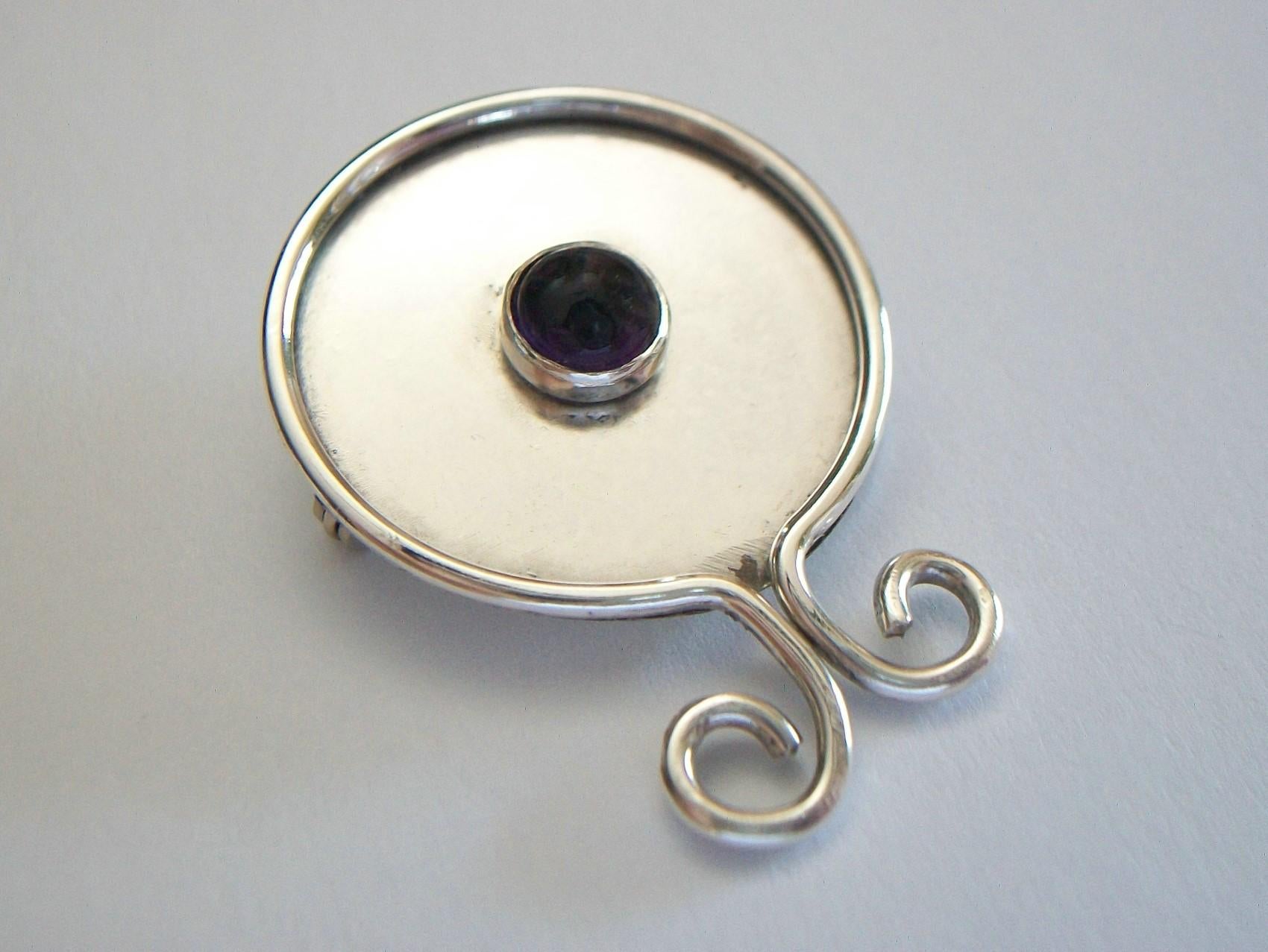 Modernist White Metal and Round Cabochon Amethyst Brooch, Unsigned, circa 1980s For Sale 1