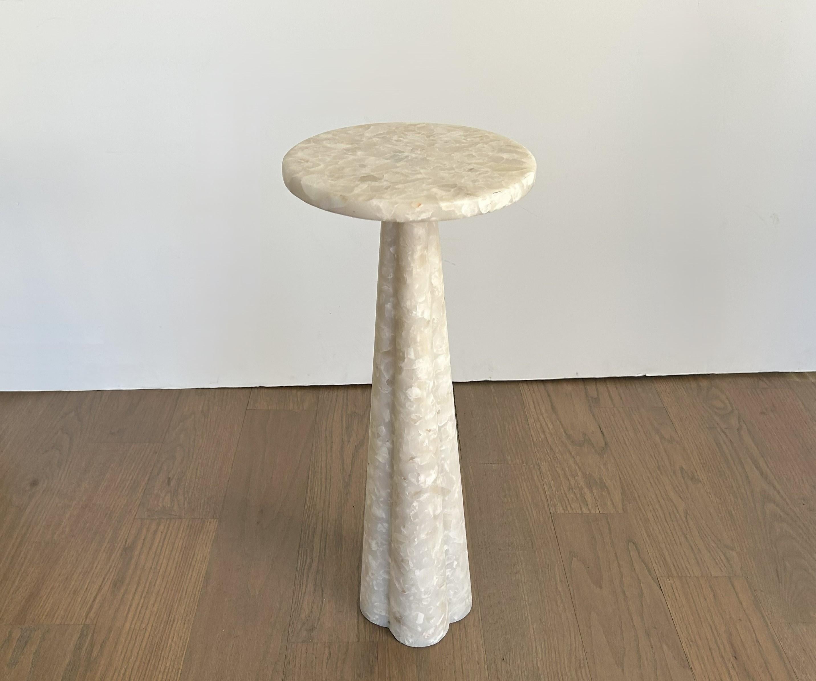 Table à boire moderniste en onyx blanc en vente 1