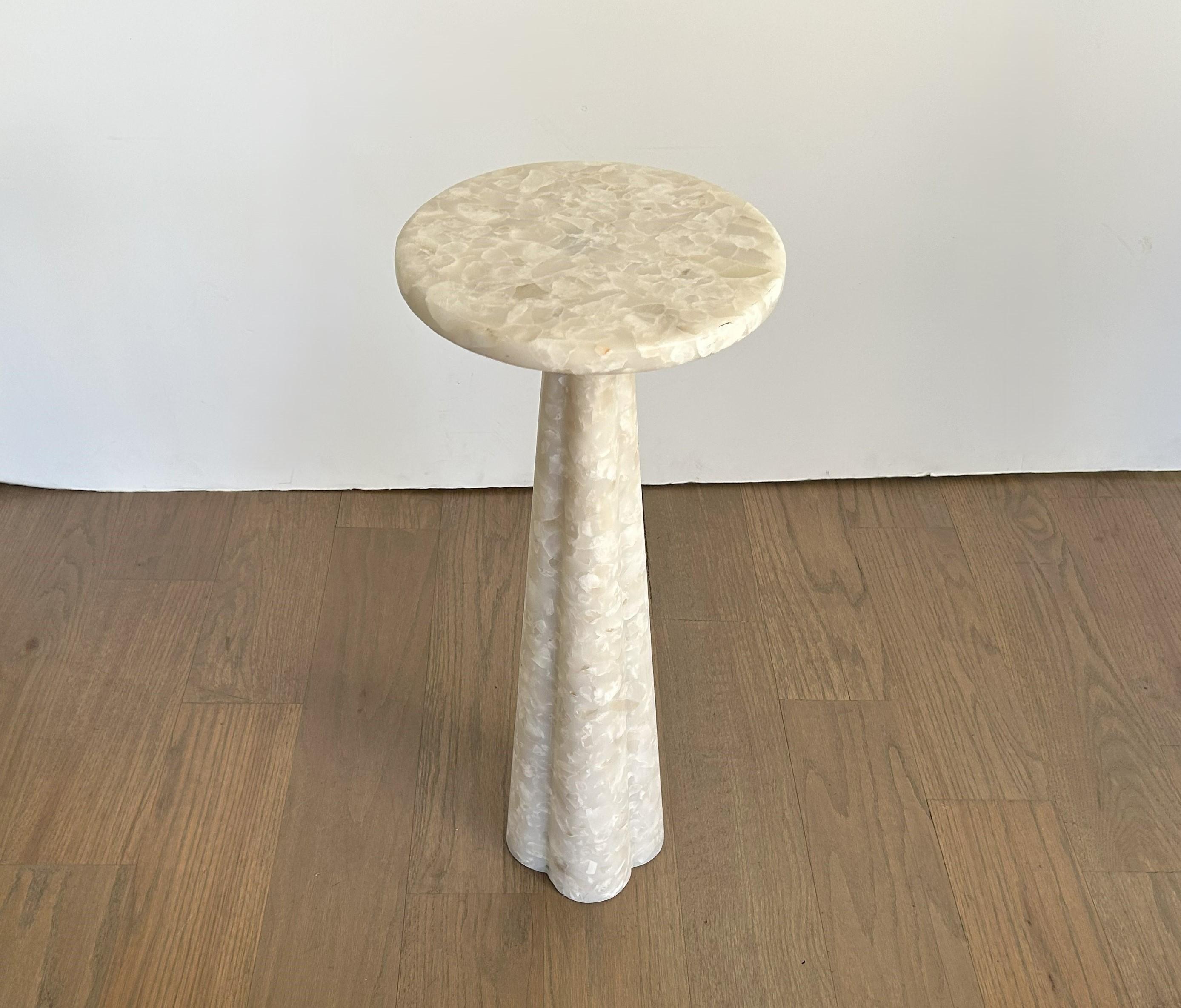 Table à boire moderniste en onyx blanc en vente 2