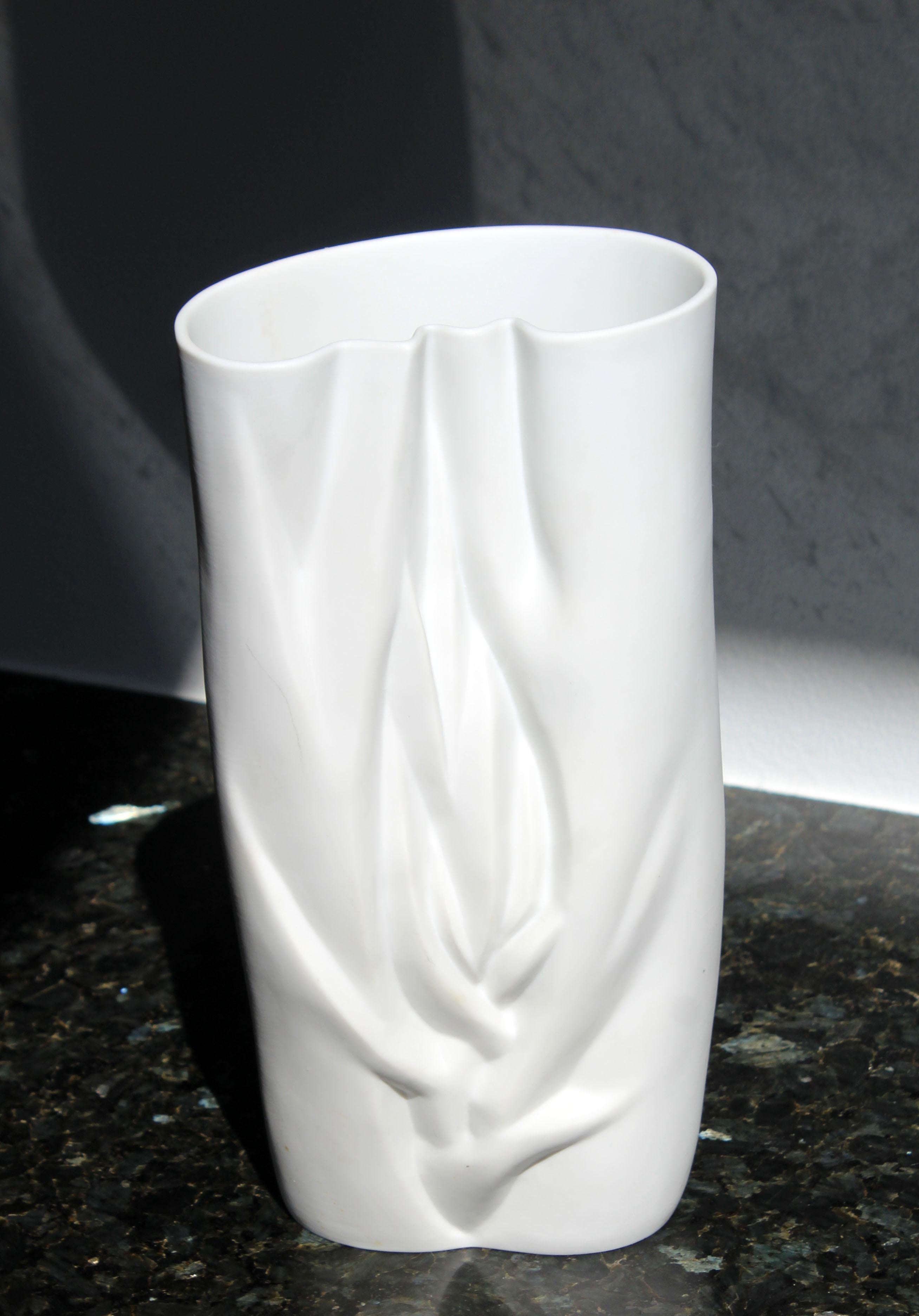 For your consideration is a phenomenal, white ceramic porcelain vase, with a beautiful design, stamped by Meissen. In excellent condition. The dimensions are 5
