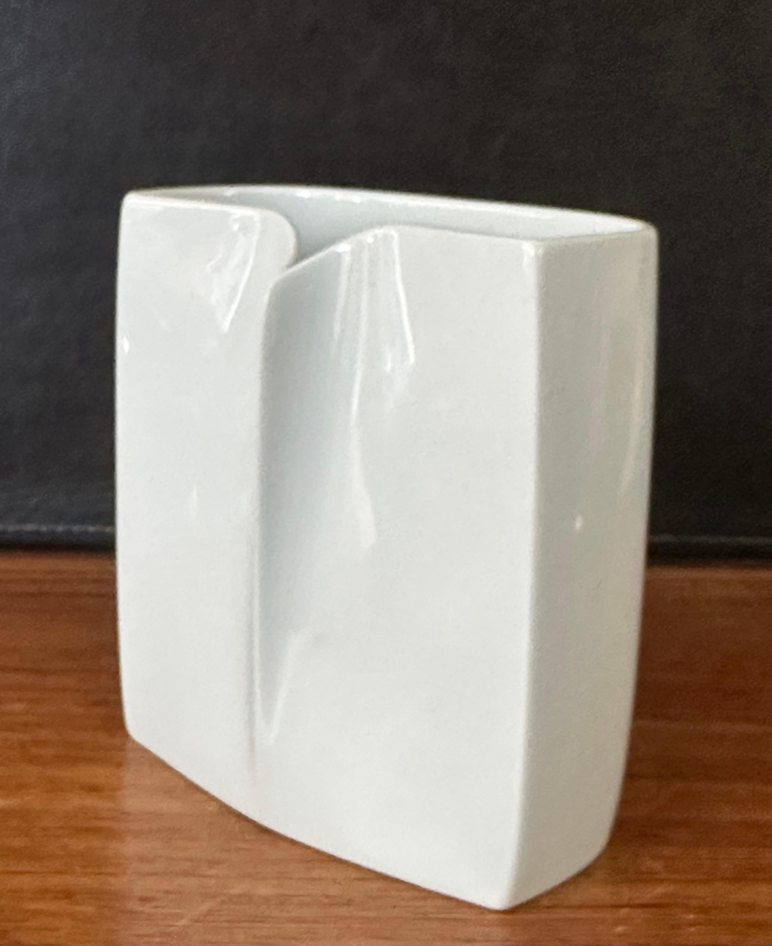 Vaso modernista in porcellana bianca di Rosenthal Studio-Linie In condizioni buone in vendita a San Diego, CA